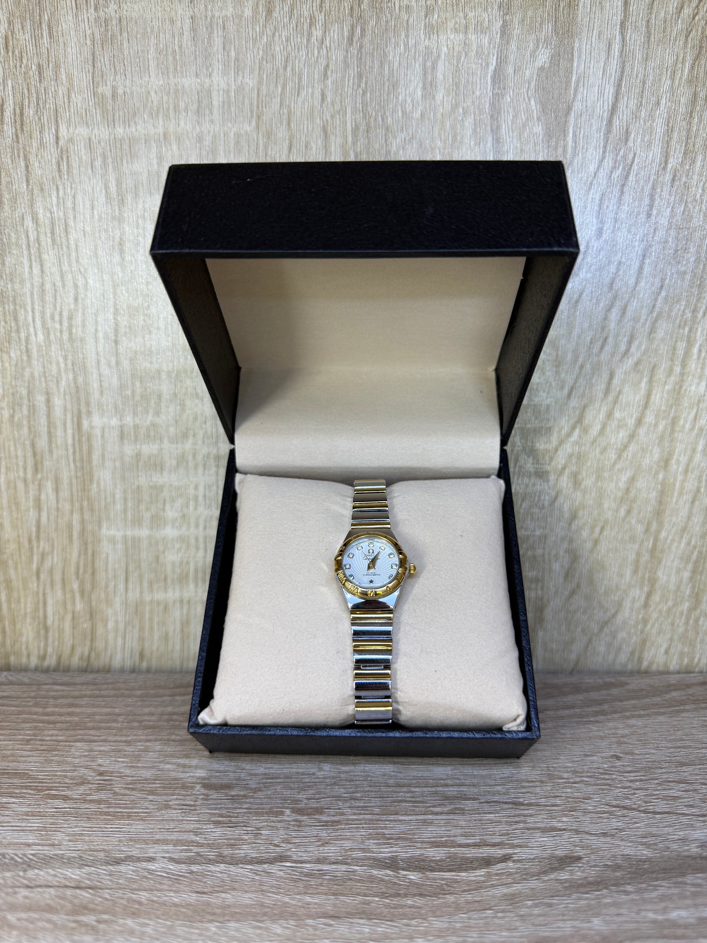 OMEGA FEMMES 2026 BOITE SIMPLE