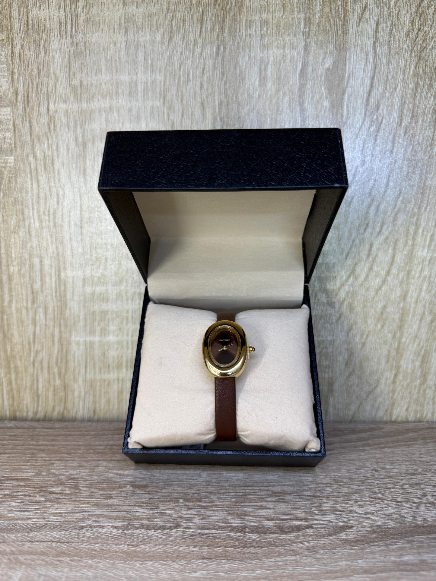 CARTIER FEMMES OVAL CUIR BOITE SIMPLE