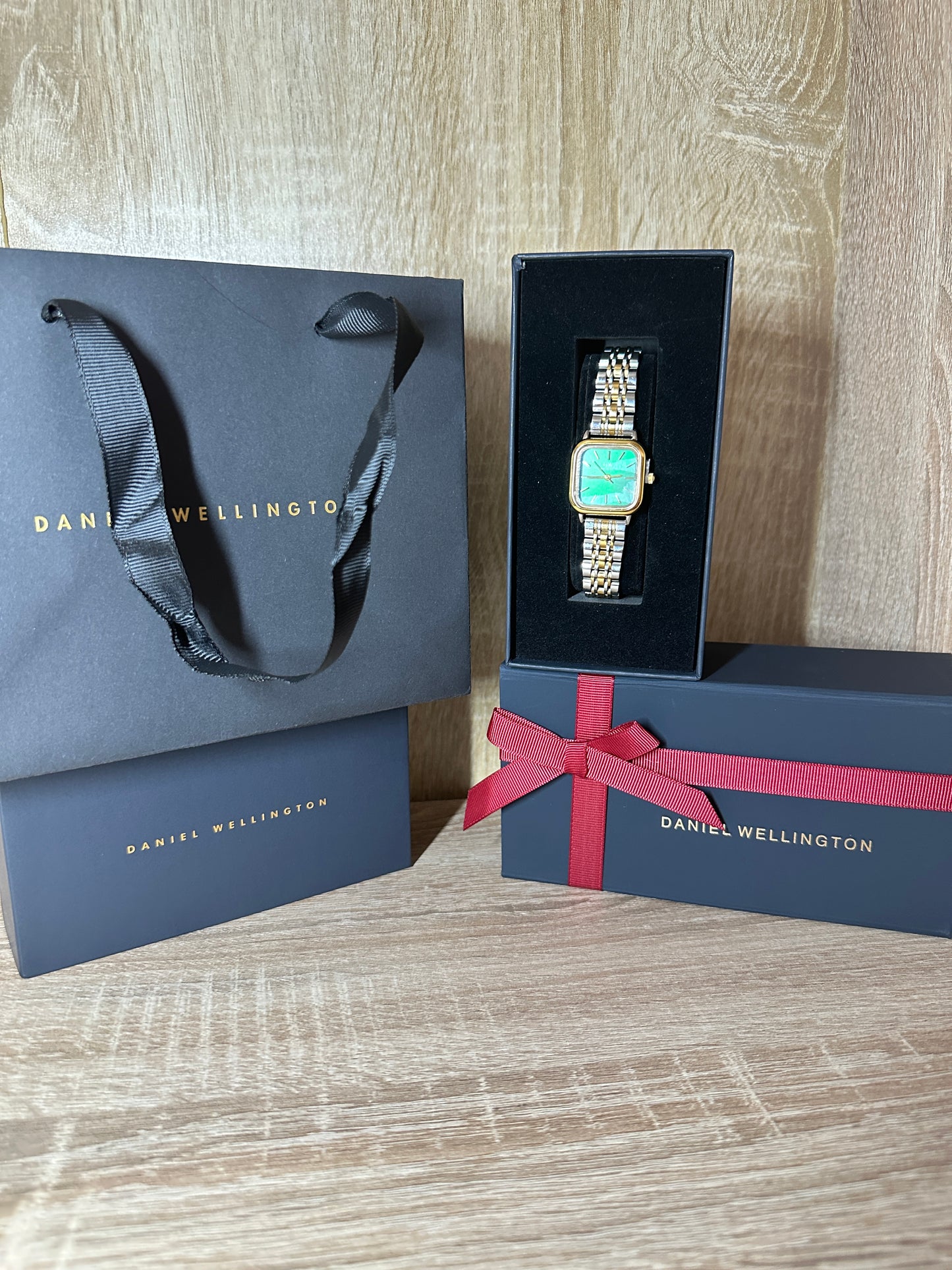 DW FEMMES ACIER CARRÉ COFFRET