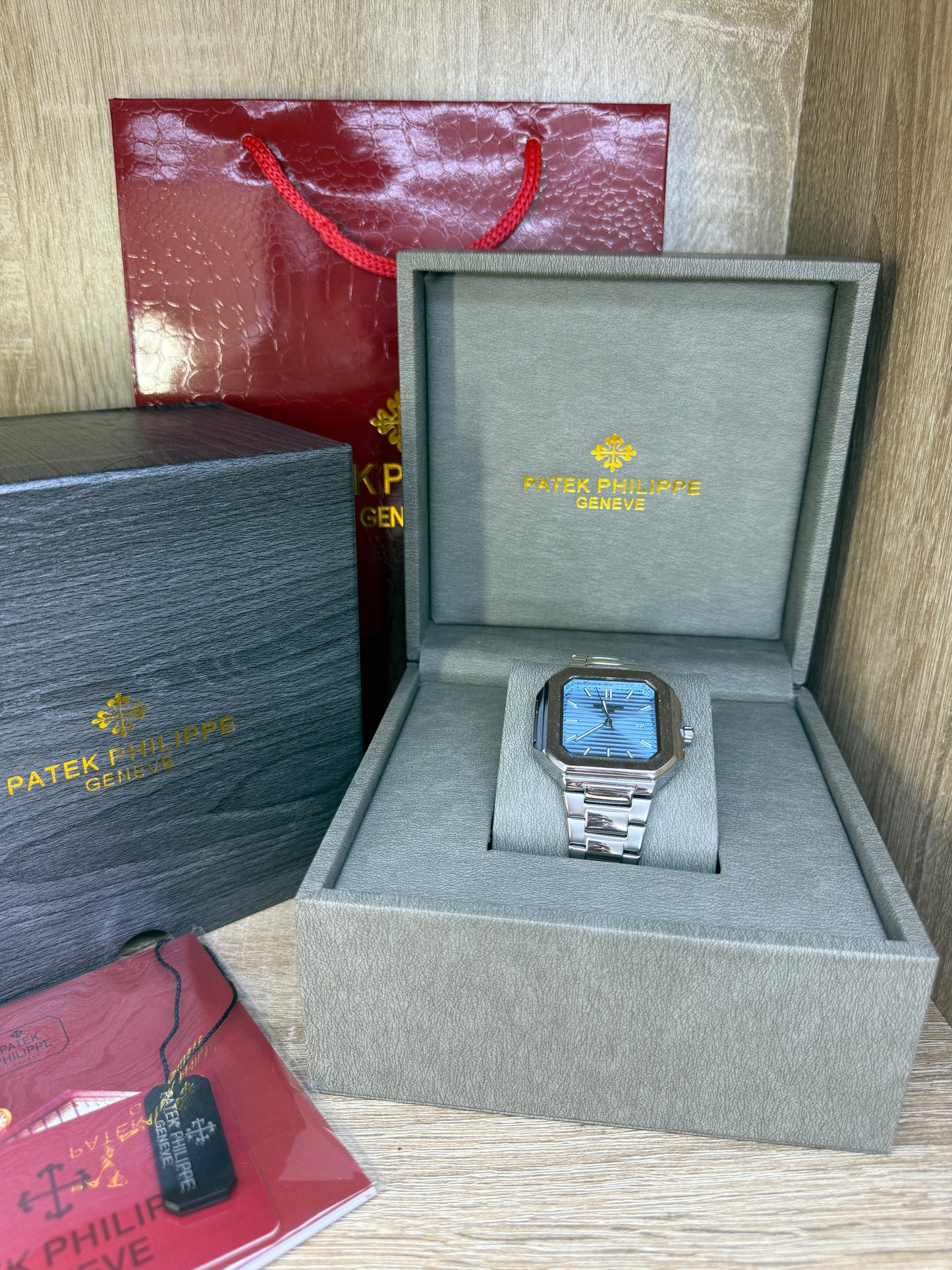 PATEK CARRE ACIER HOMMES AVEC COFFRET
