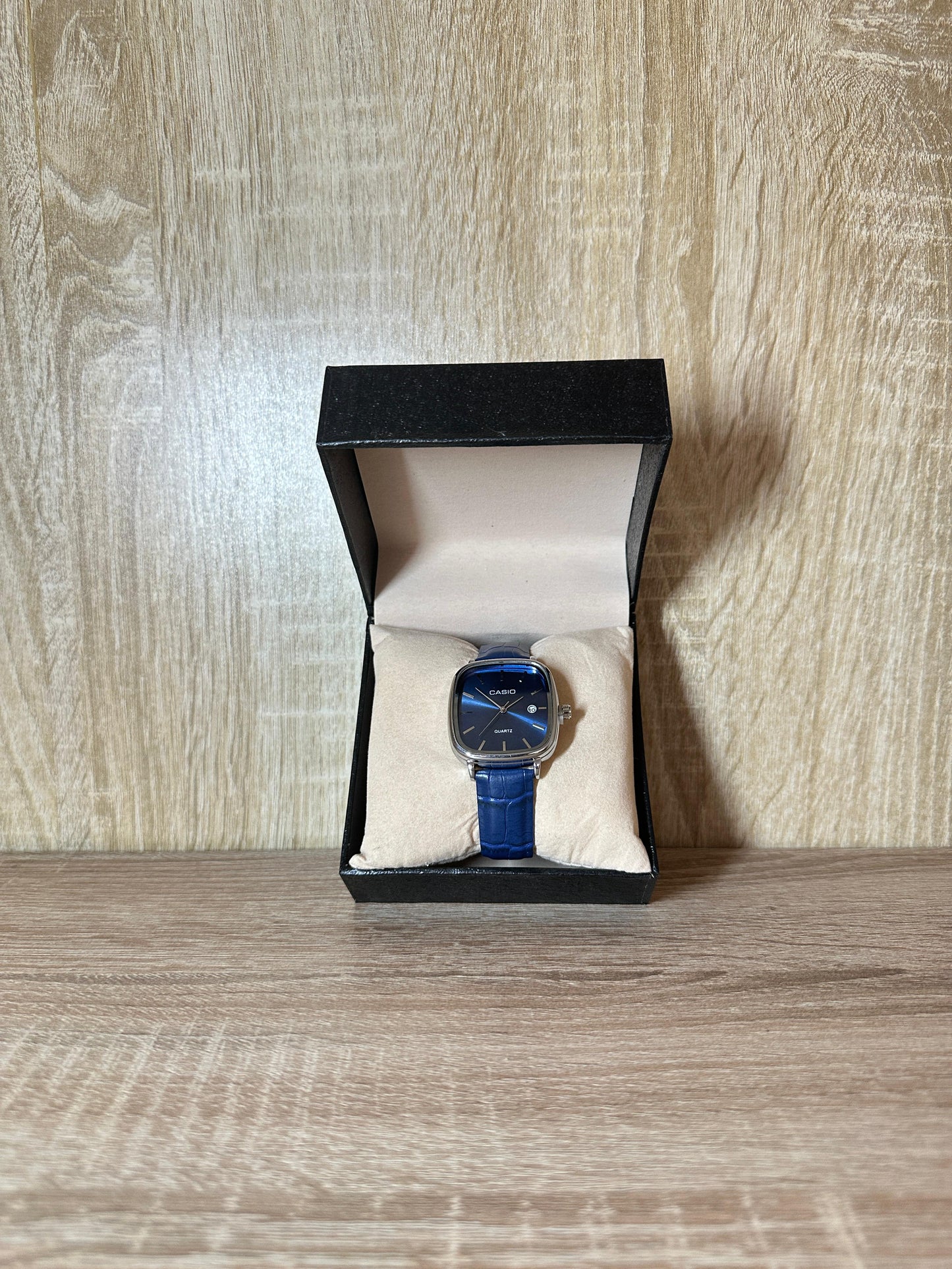 CASIO CARRÉ CUIR