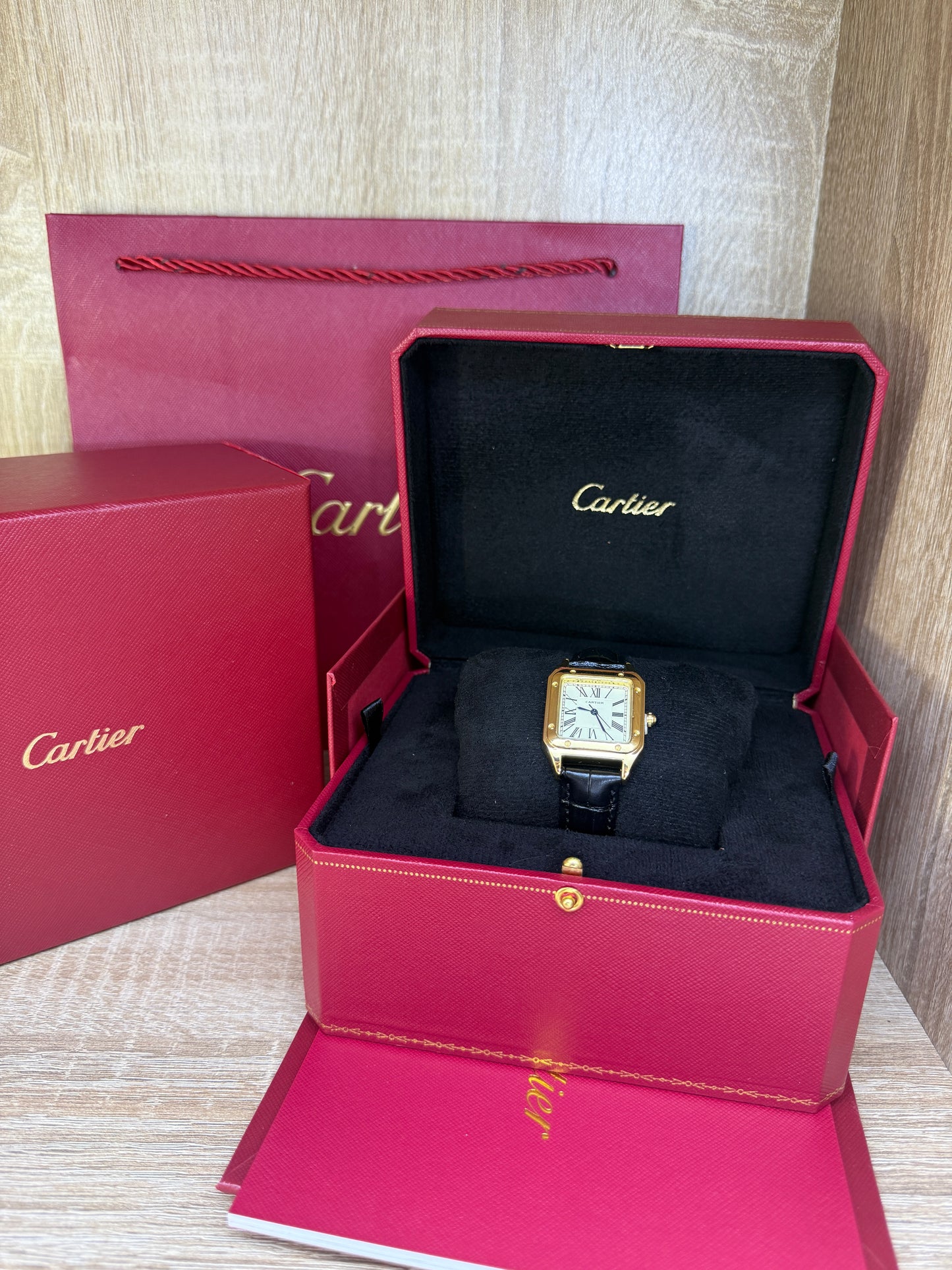 CARTIER SANTOS FEMMES CARRE CUIR AVEC COFFRET