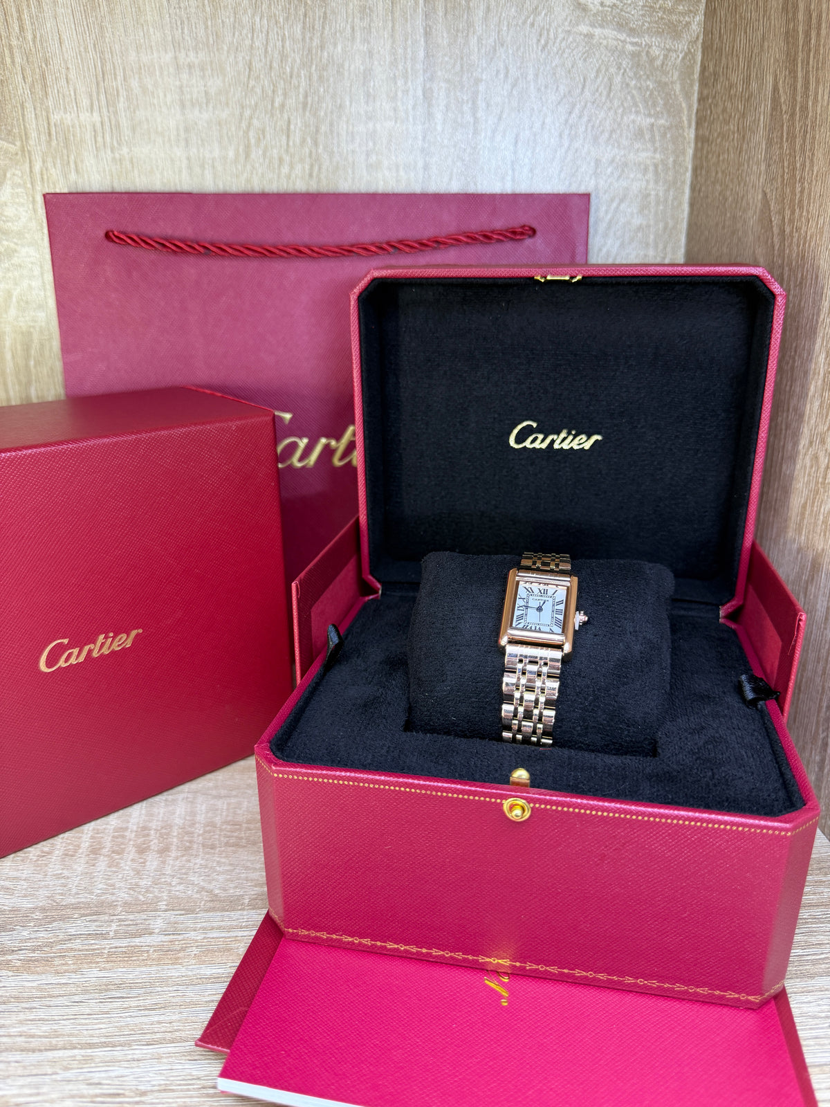 CARTIER FEMMES RECTANGULAIRE CHIFFRE ROMAIN COFFRET