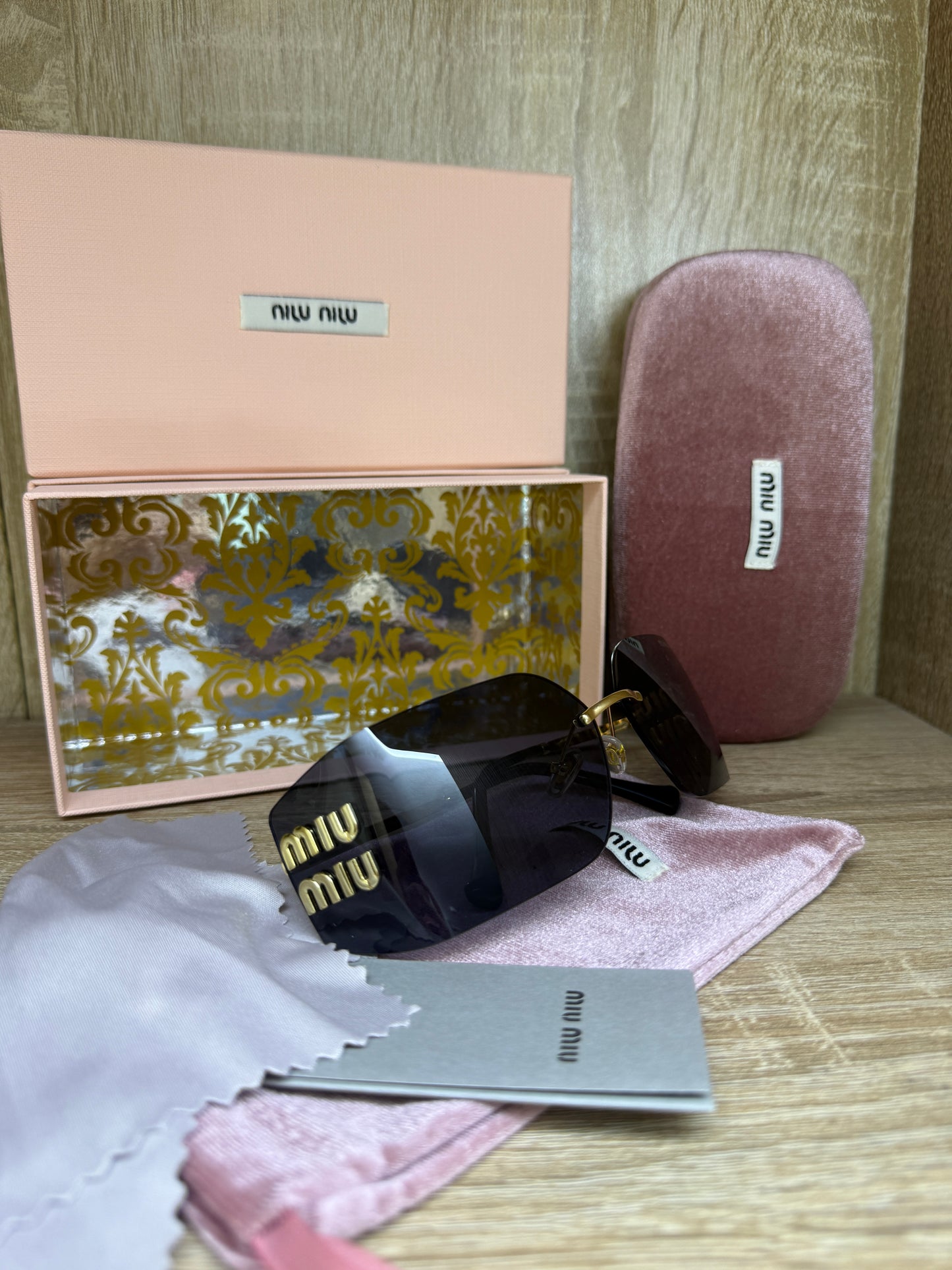 LUNETTES MIUMIU FEMMES 4 NOIR AVEC PACKAGING