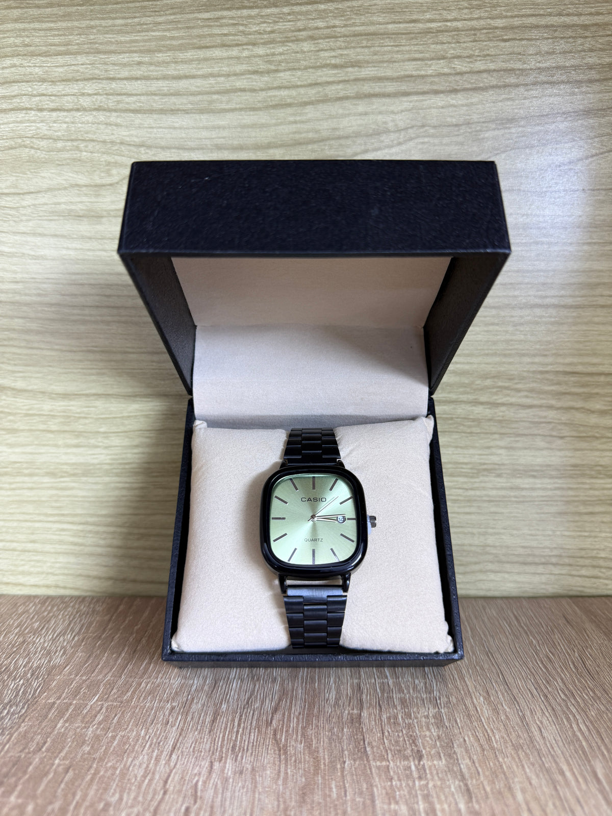 CASIO CARRE HOMMES NOIR/PISTACHE BOITE SIMPLE