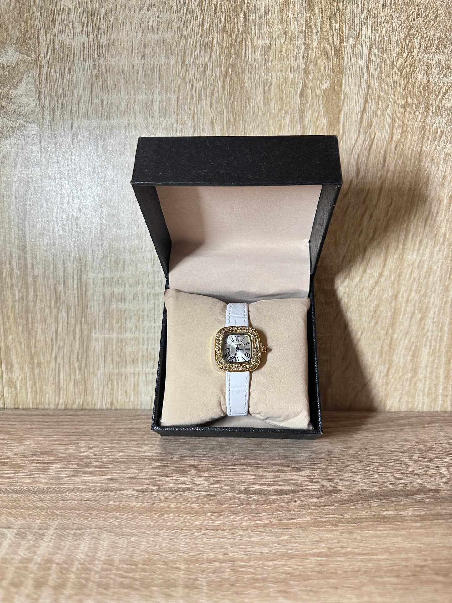 CARTIE FEMMES CARRE CUIR DIAMONDS BOITE SIMPLE