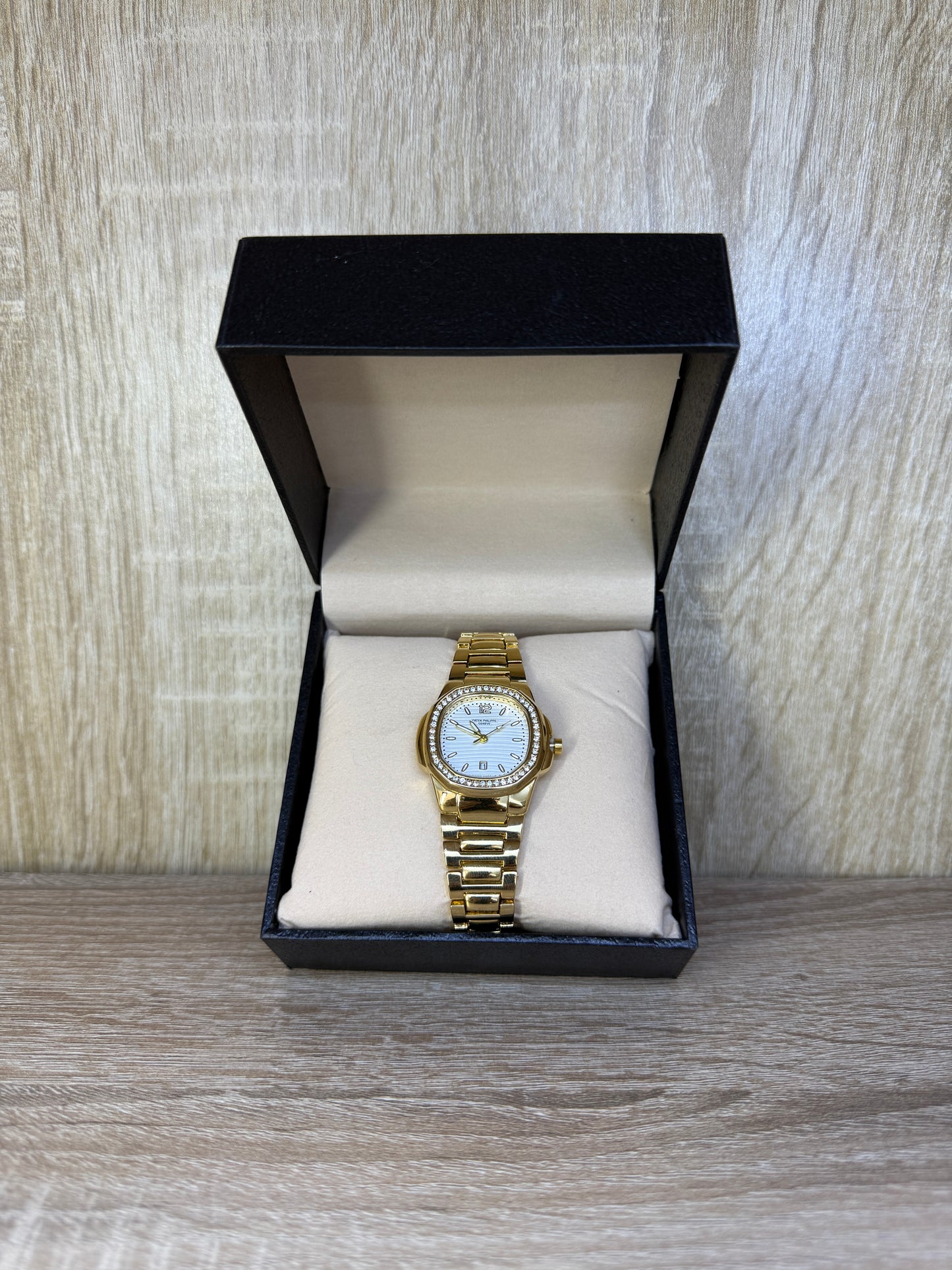 PATEK PHILIPPE FEMMES 2025 BOITE SIMPLE
