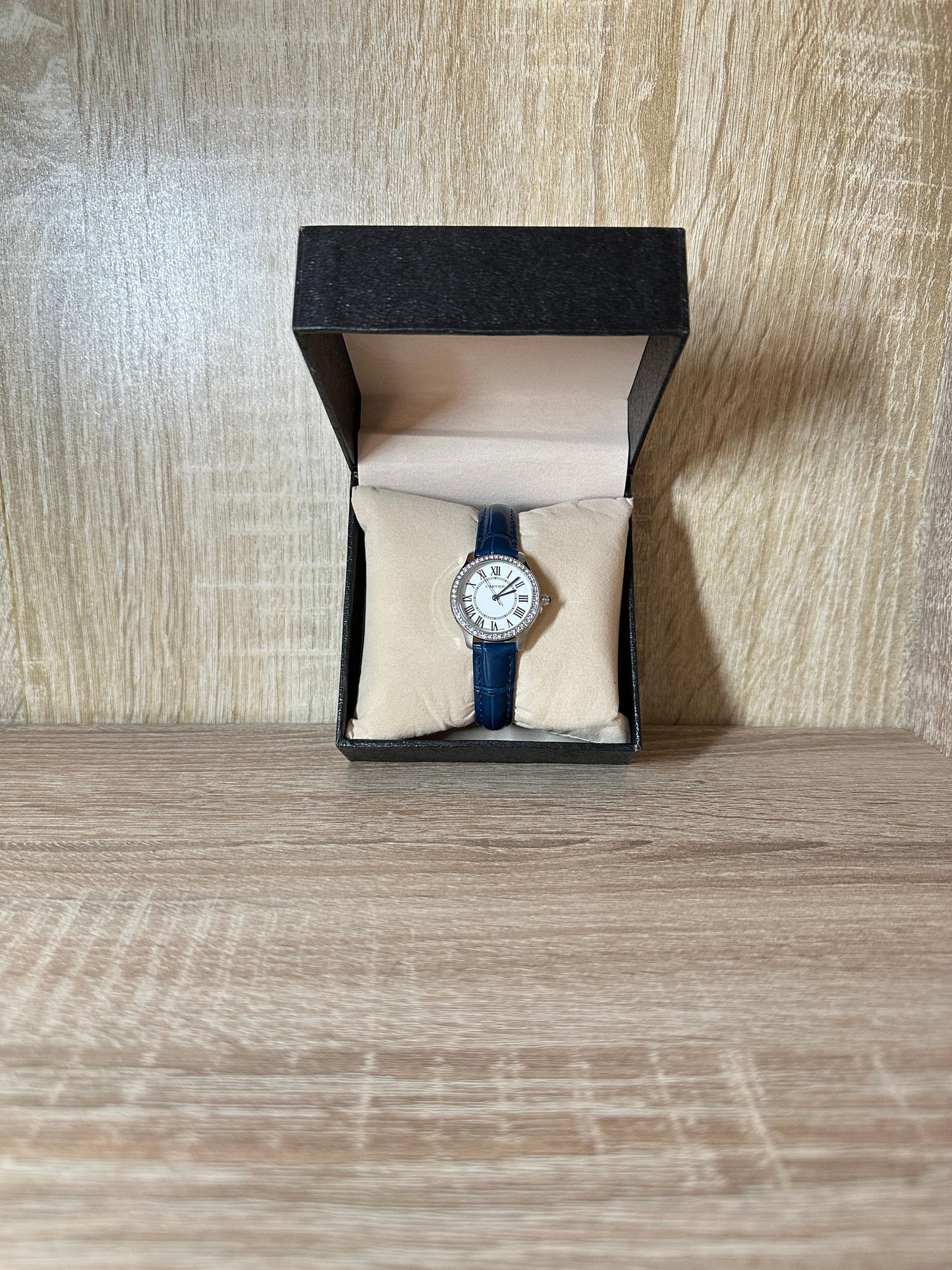 CARTIER CUIR FEMMES ROND DIAMONDS/SILVER BOITE SIMPLE