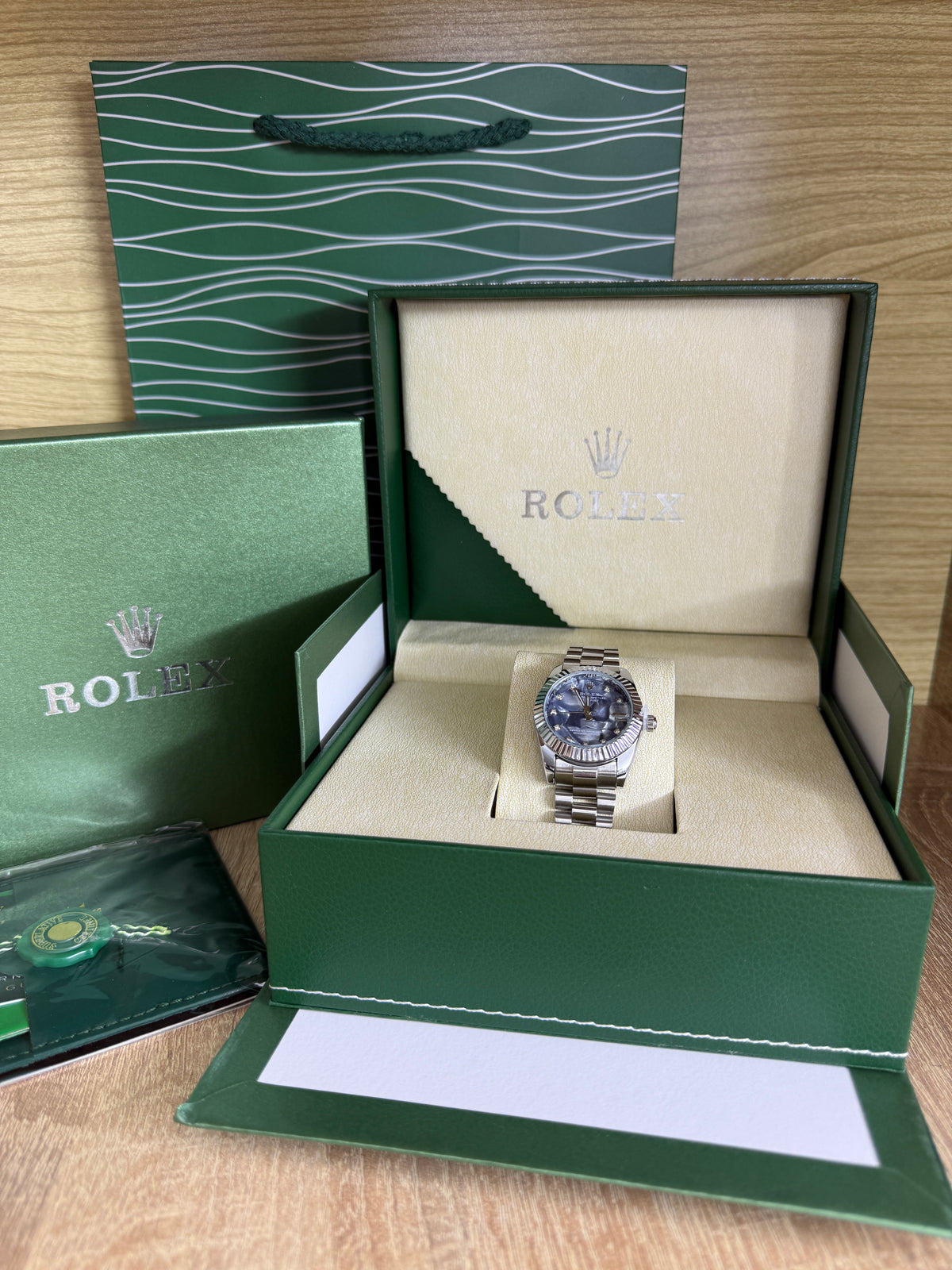 ROLEX FEMMES GRIS TABLEAU BLEU NUIT AVEC COFFRET