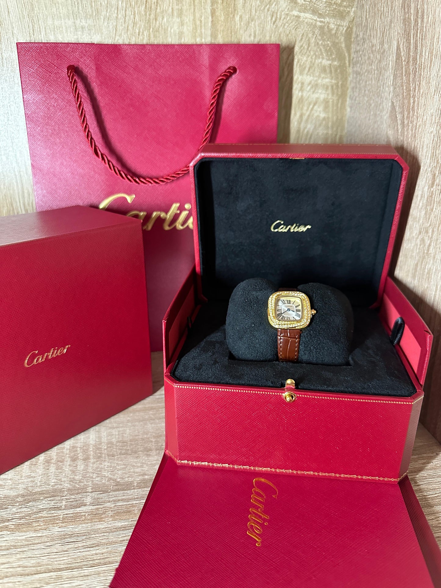 CARTIER FEMMES CARRE CUIR DIAMONDS COFFRET