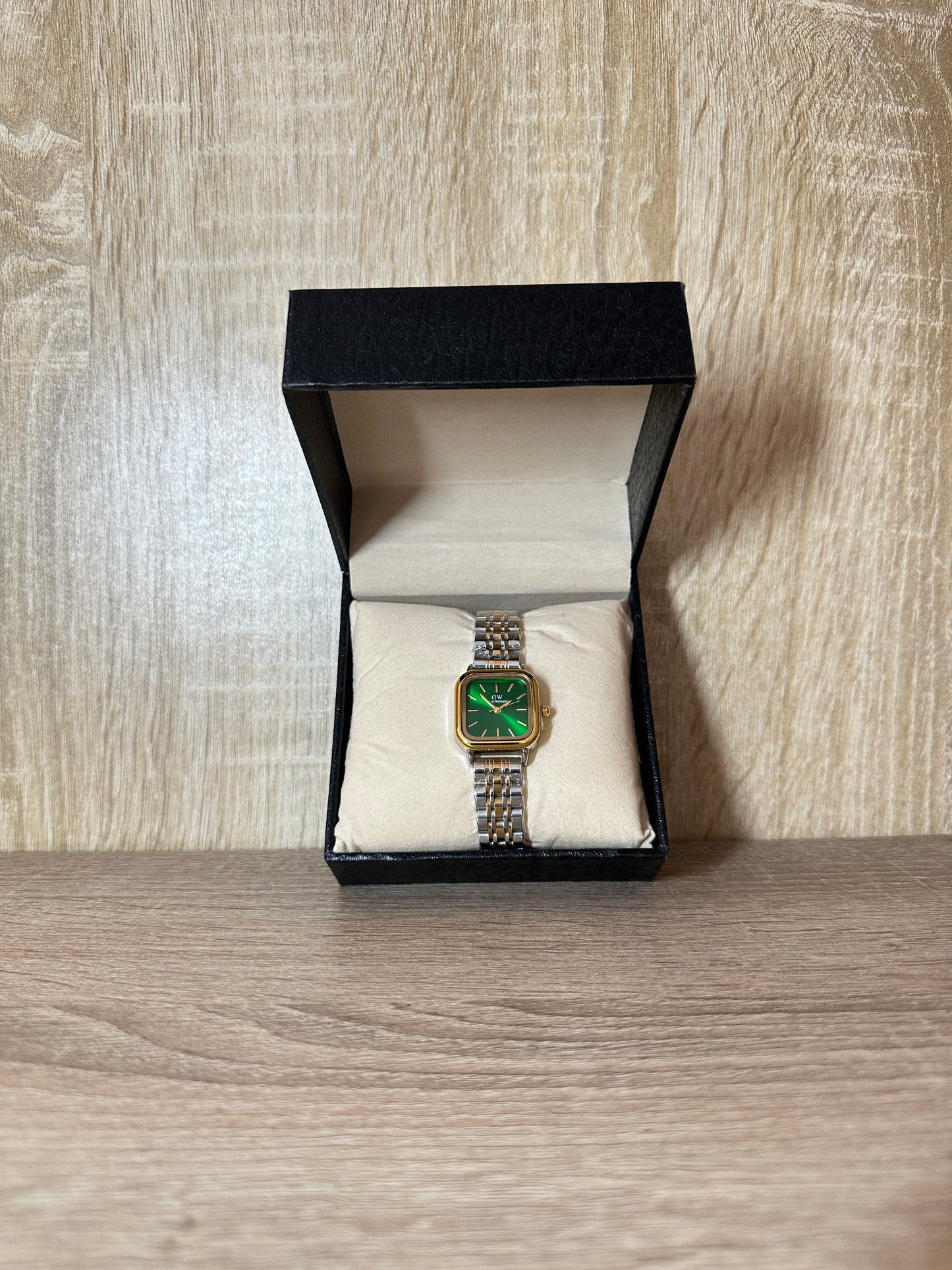 DW FEMMES ACIER CARRÉ BOITE SIMPLE