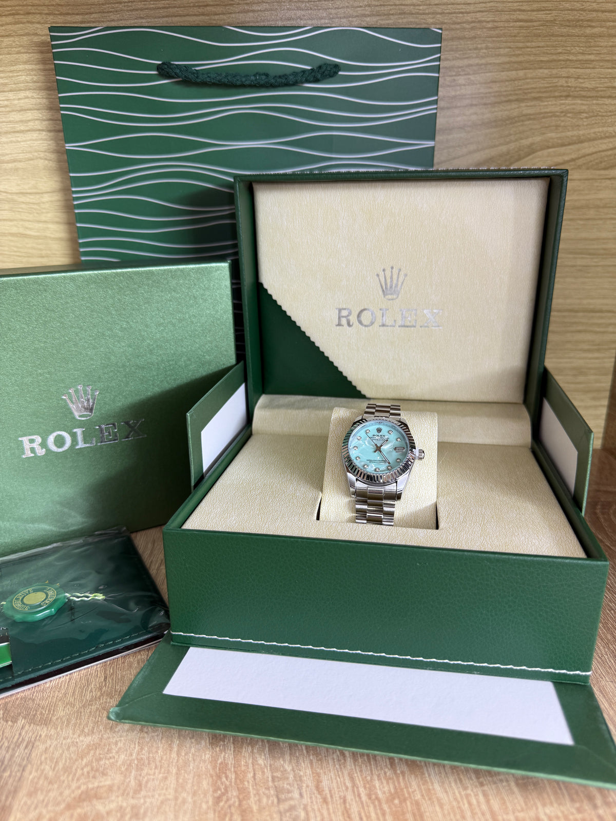 ROLEX FEMMES GRIS TABLEAU BLEU CIEL AVEC COFFRET