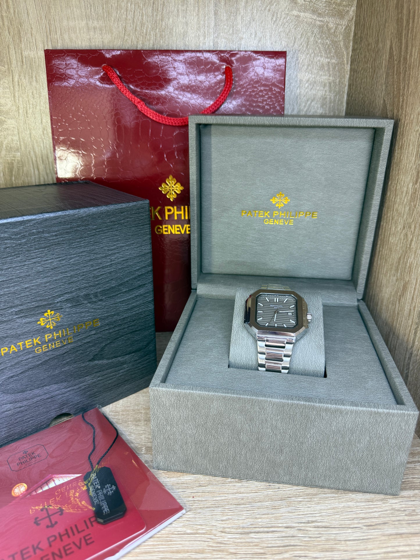 PATEK CARRE ACIER HOMMES AVEC COFFRET