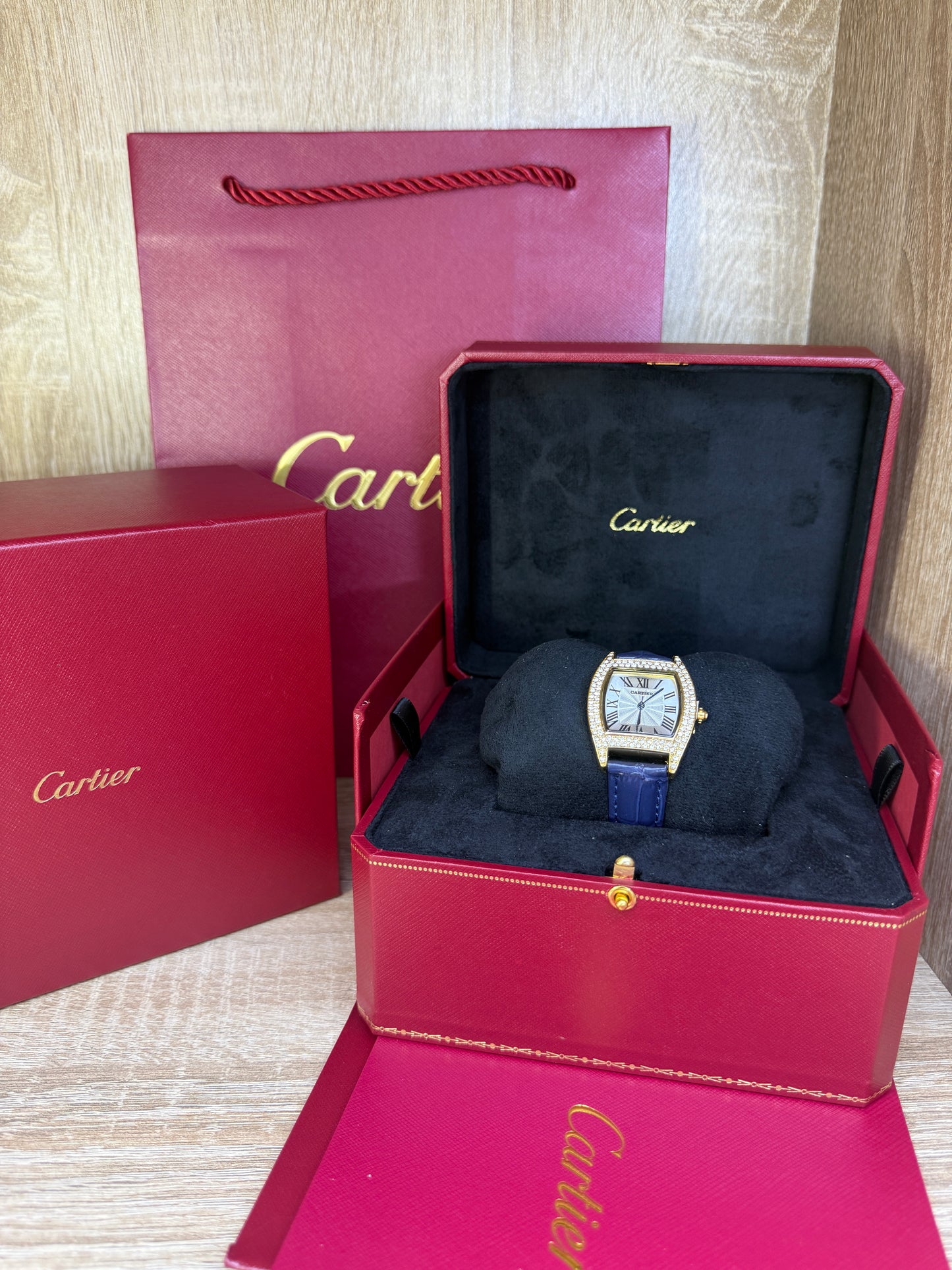 CARTIER FEMMES TONNEAU AVEC COFFRET
