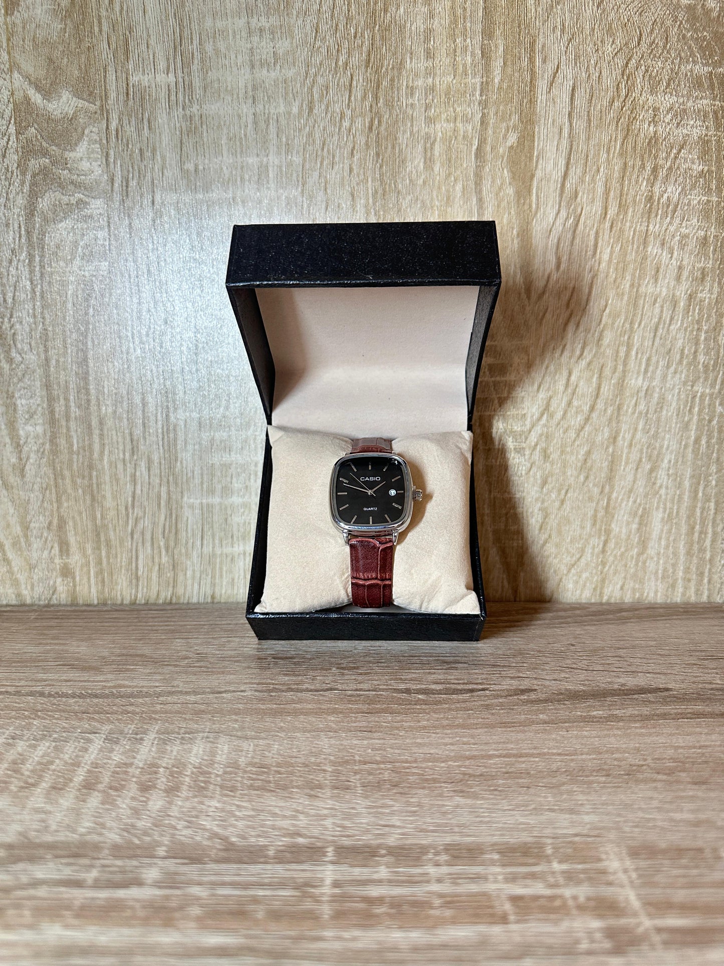 CASIO CARRÉ CUIR