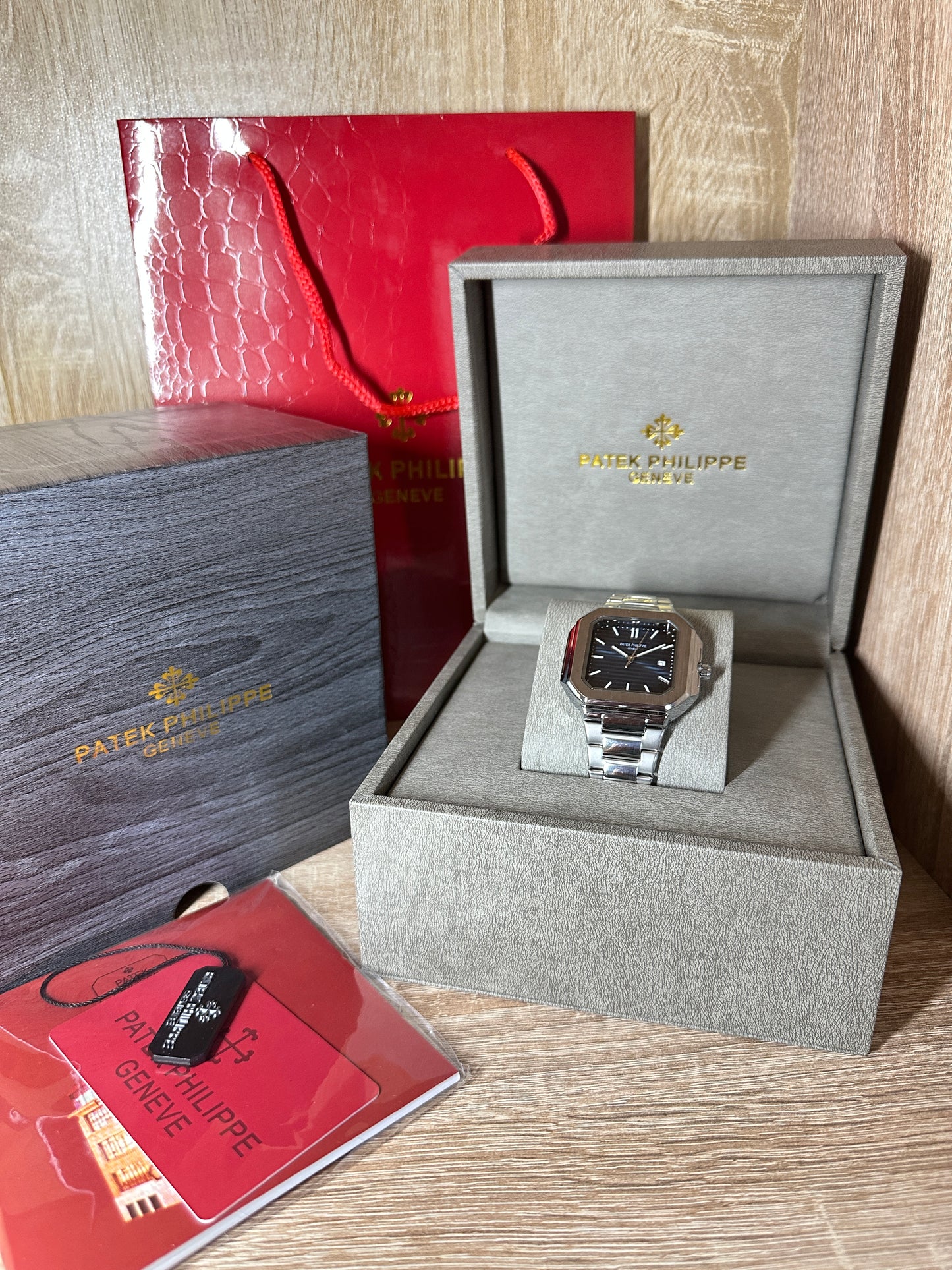 PATEK CARRÉ ACIER HOMMES COFFRET