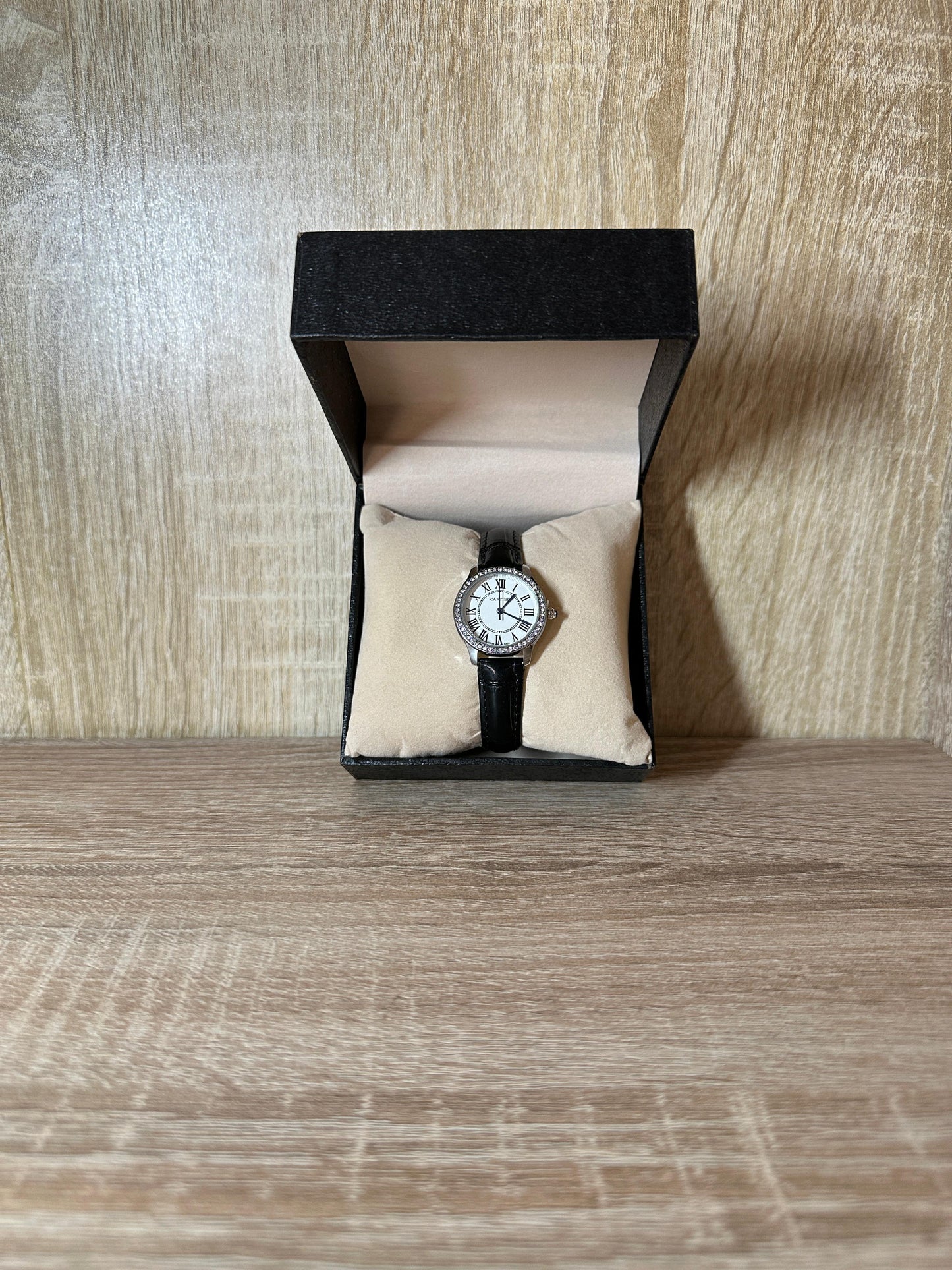 CARTIER CUIR FEMMES ROND DIAMONDS/SILVER BOITE SIMPLE