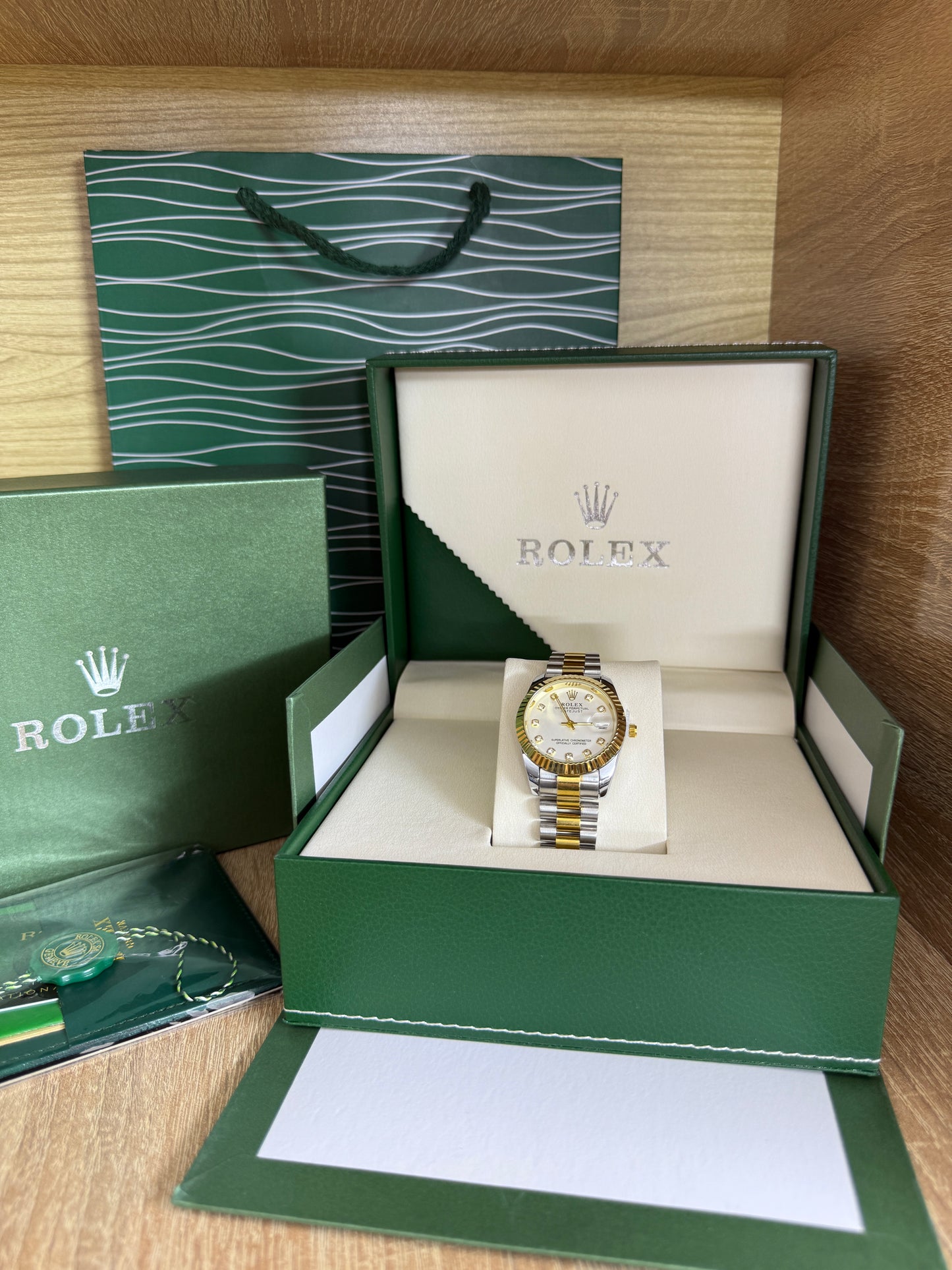ROLEX GRIS GOLD TABLEAU BLANC FEMMES AVEC COFFRET
