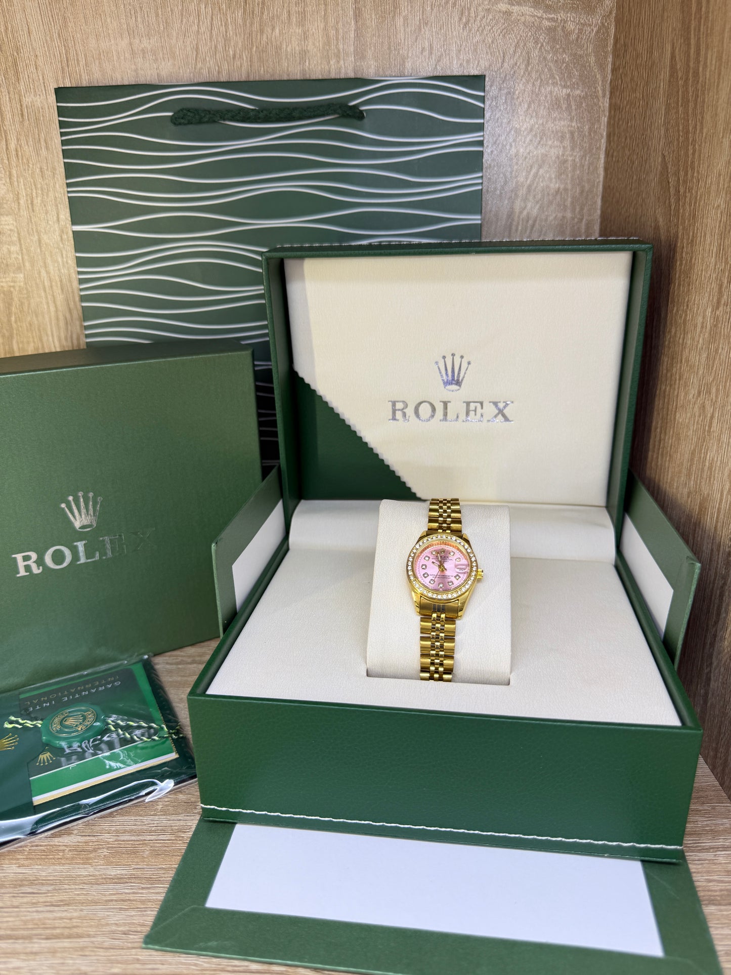 ROLEX FEMMES DIAMONDS PETITE TAILLE AVEC COFFRET