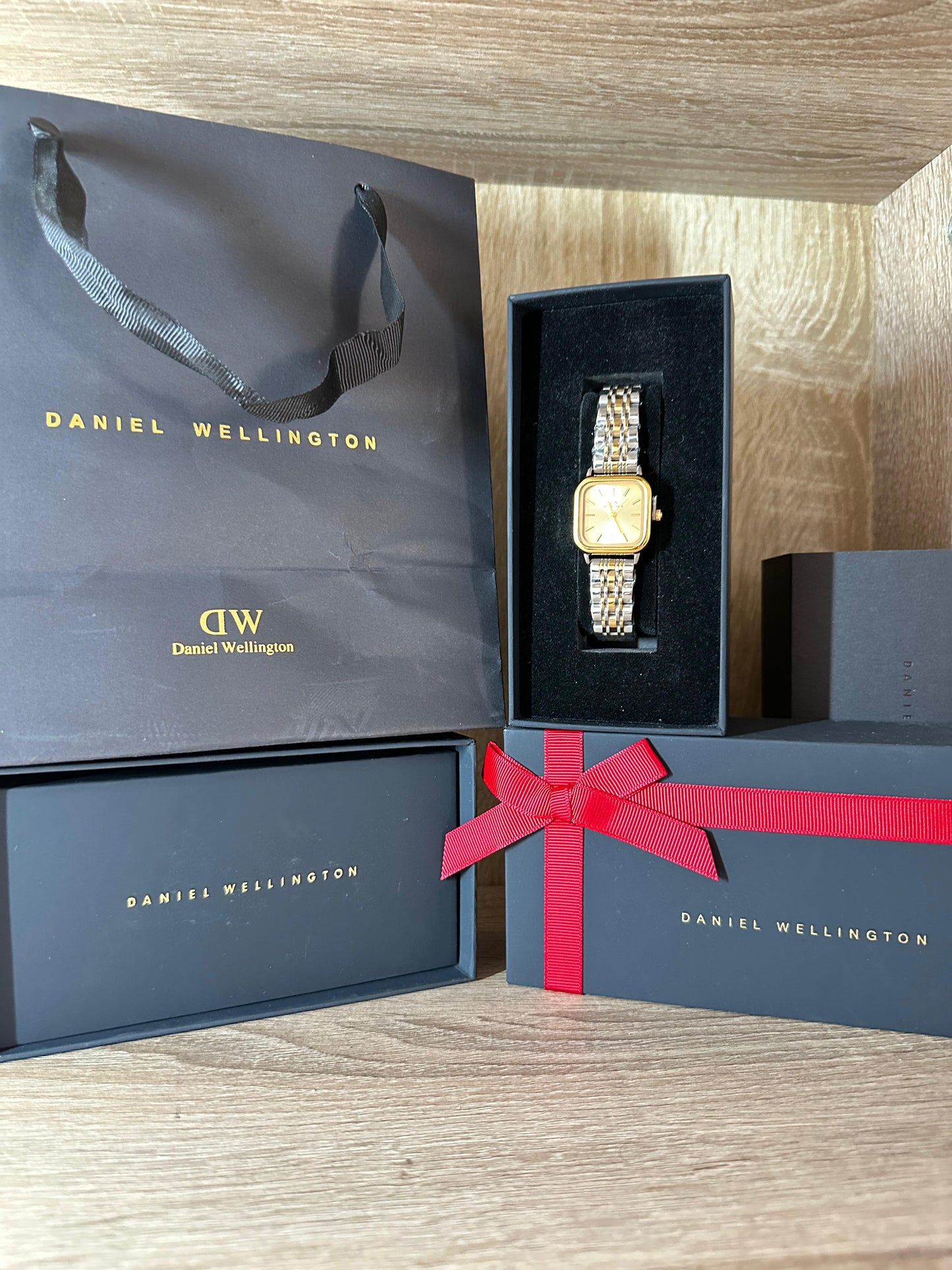 DW FEMMES ACIER CARRÉ COFFRET