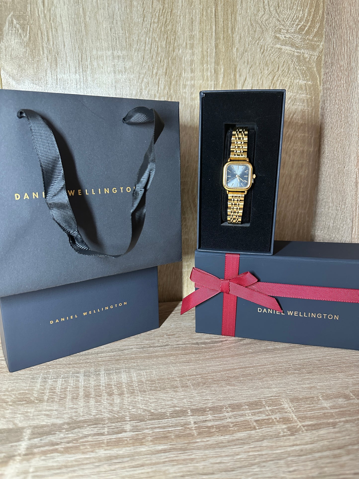 DW FEMMES ACIER CARRÉ COFFRET