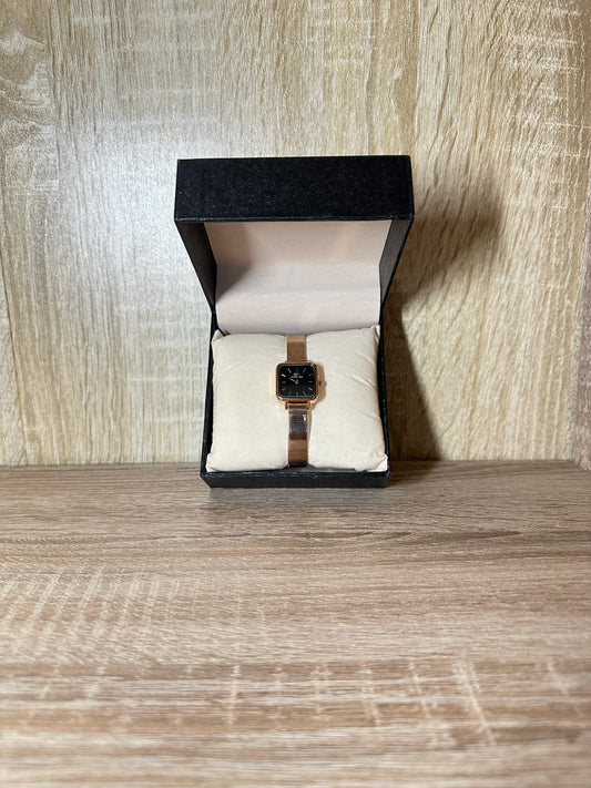 DW FEMMES ACIER SIMPLE CARRÉ BOITE SIMPLE