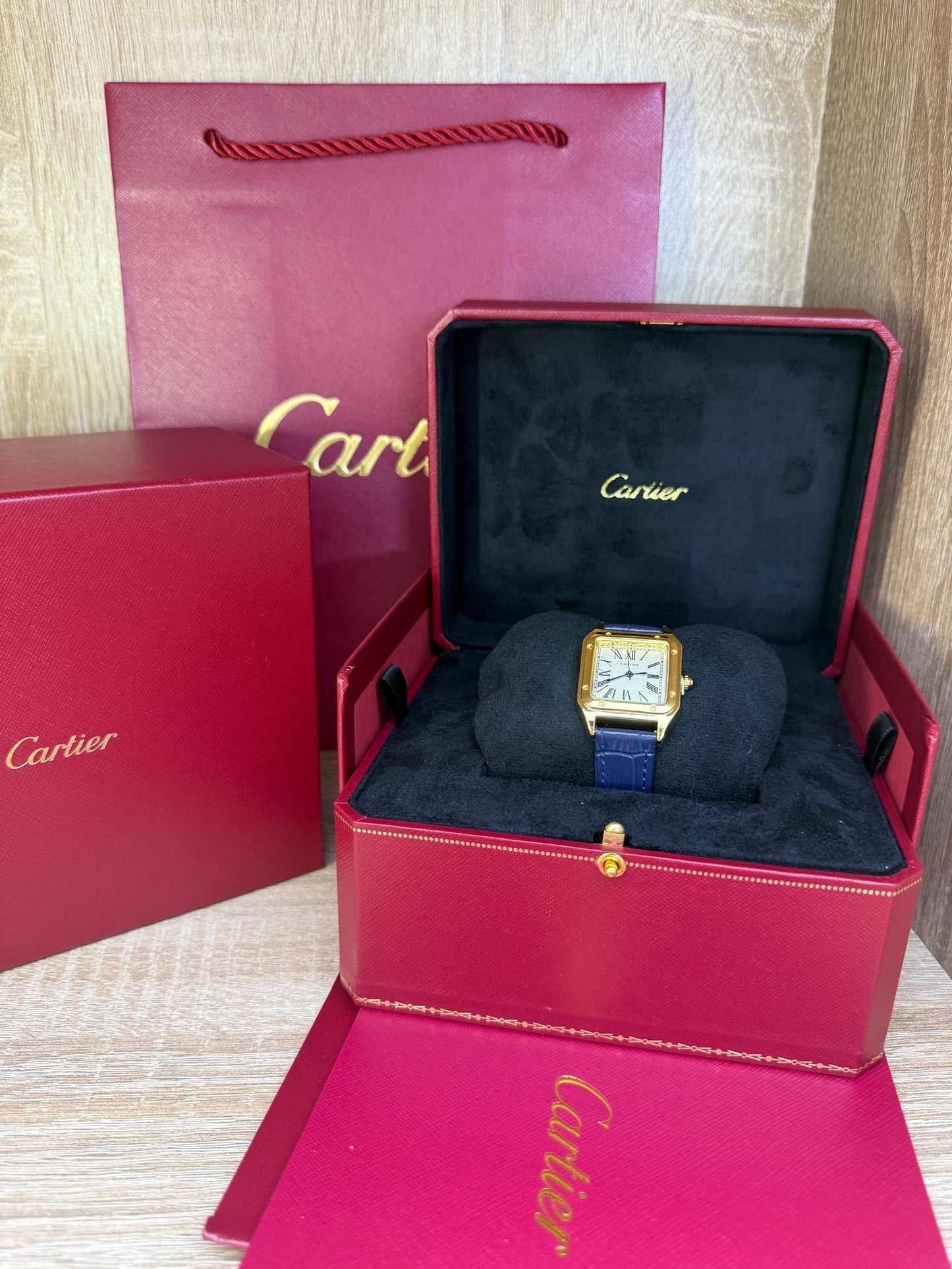 CARTIER SANTOS FEMMES CUIR CARRE AVEC COFFRET