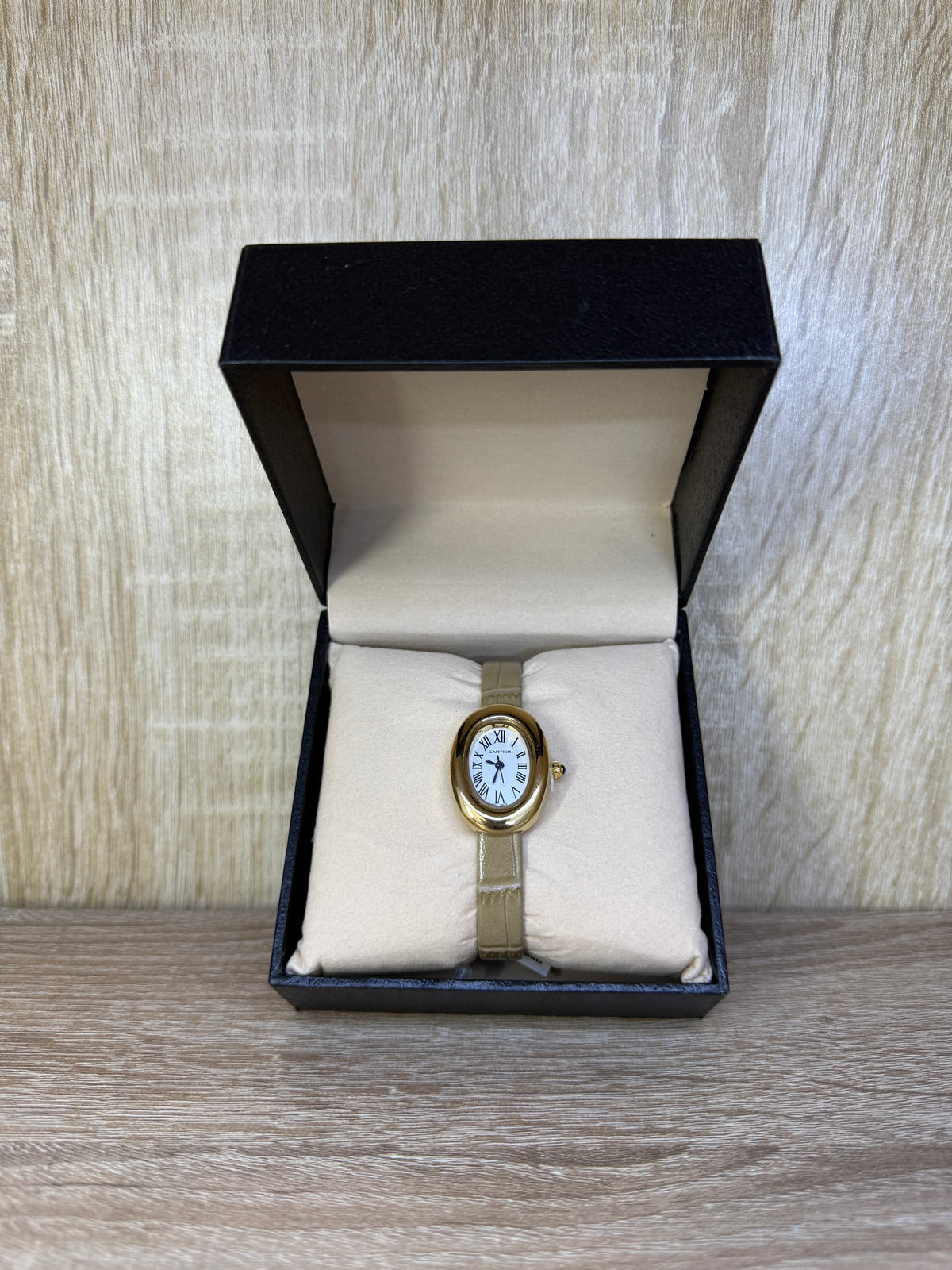CARTIER FEMMES OVAL CUIR BOITE SIMPLE