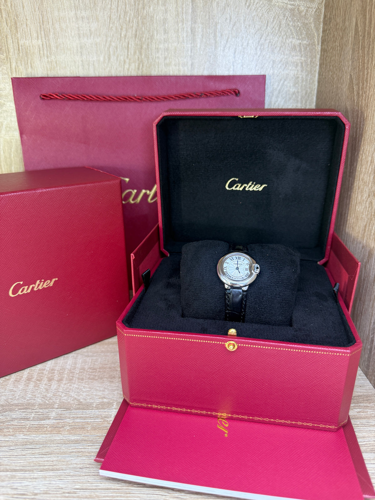 CARTIER FEMMES BOUTON CUIR AVEC COFFRET