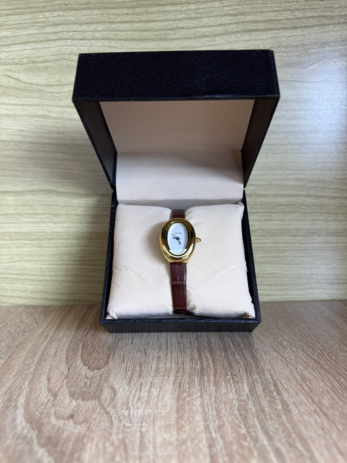 CARTIER FEMMES OVAL CUIR 2 BOITE SIMPLE