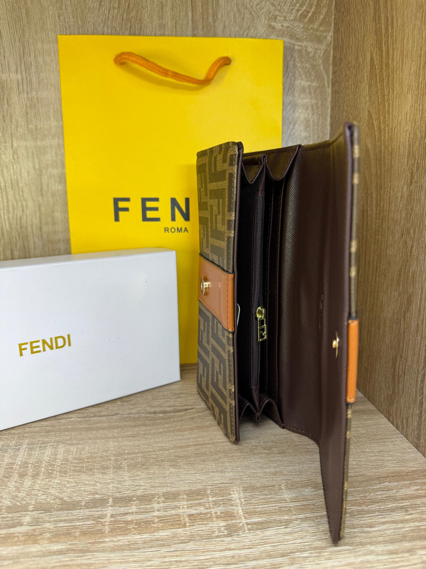 PORTE FEUILLE FEMMES FENDI AVEC SACHET