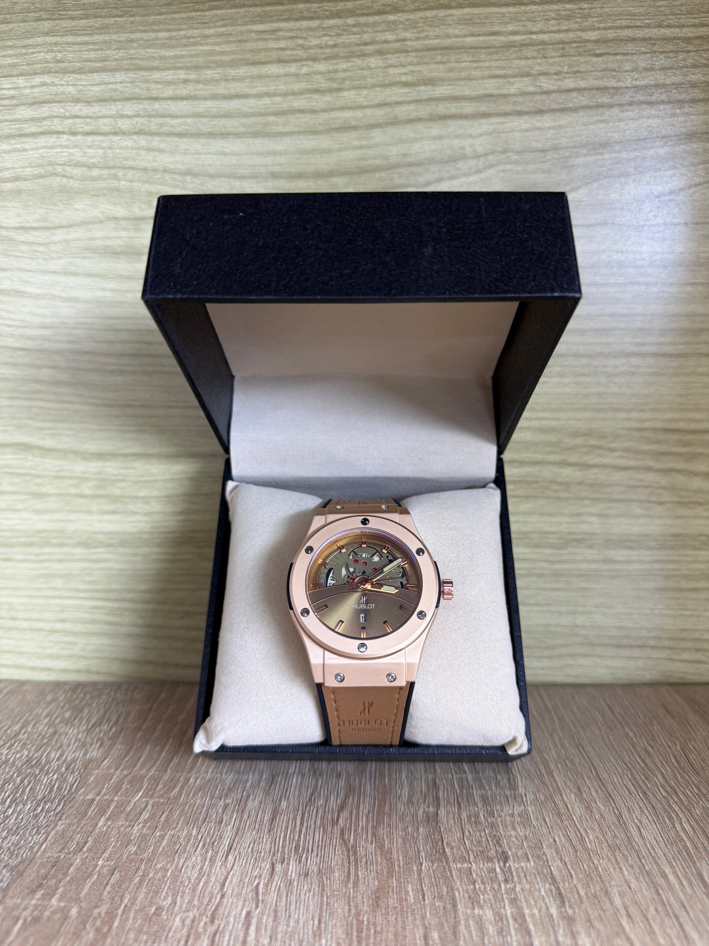 HUBLOT SKELETONE HOMMES BOITE SIMPLE