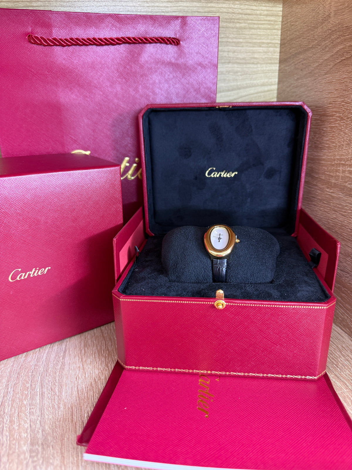 CARTIER FEMMES OVAL CUIR 2 AVEC COFFRET