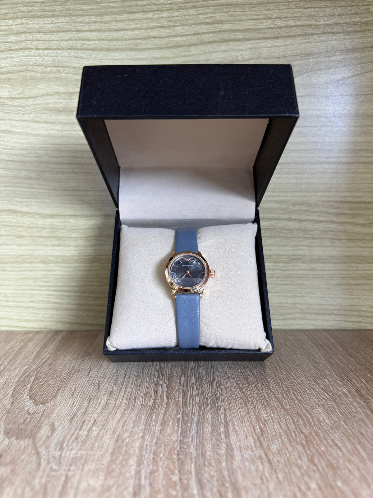 ARMANI FEMMES CERCLE CUIR BOITE SIMPLE