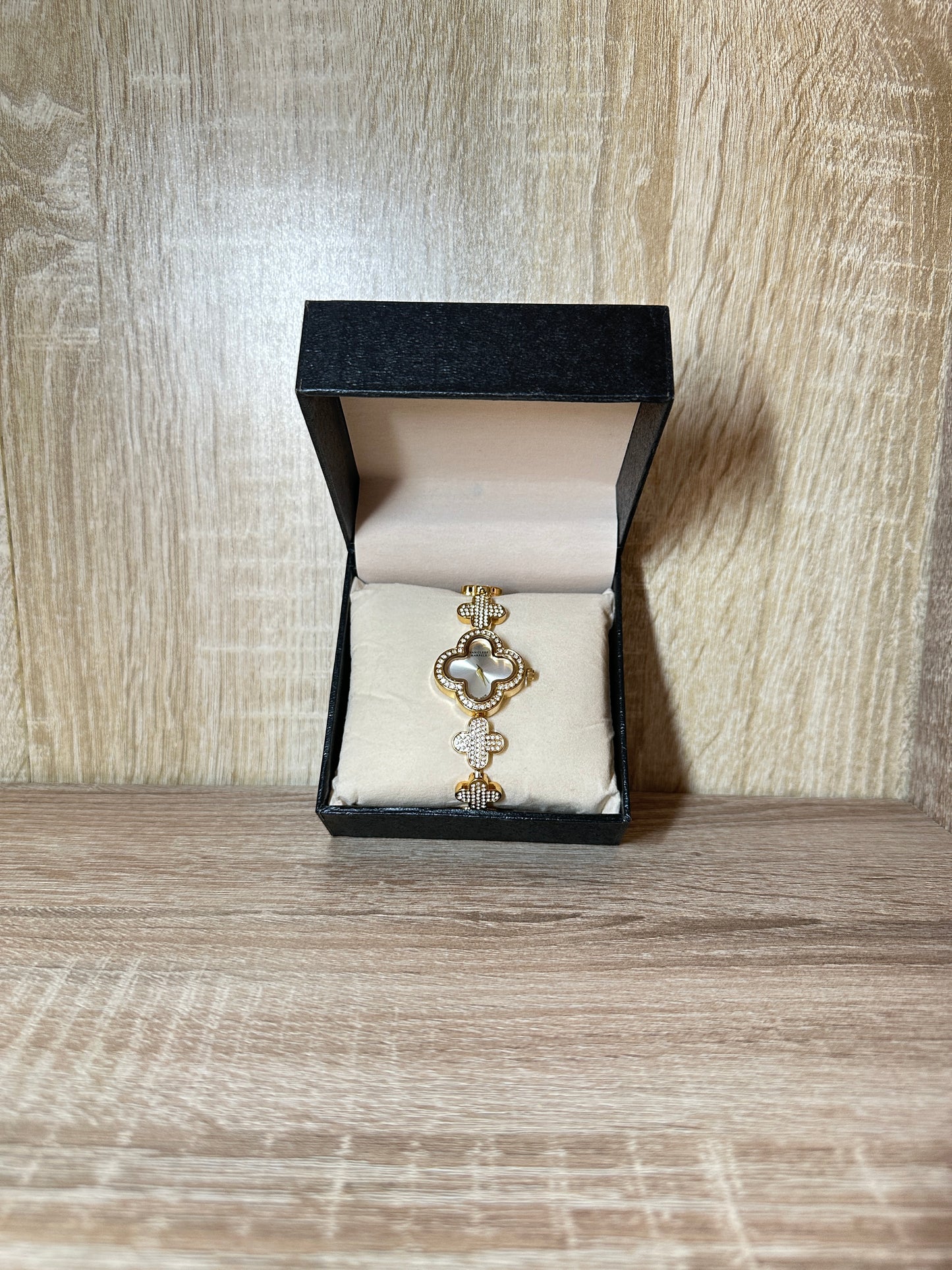 VAN CLEEF FEMMES 2025 BOITE SIMPLE