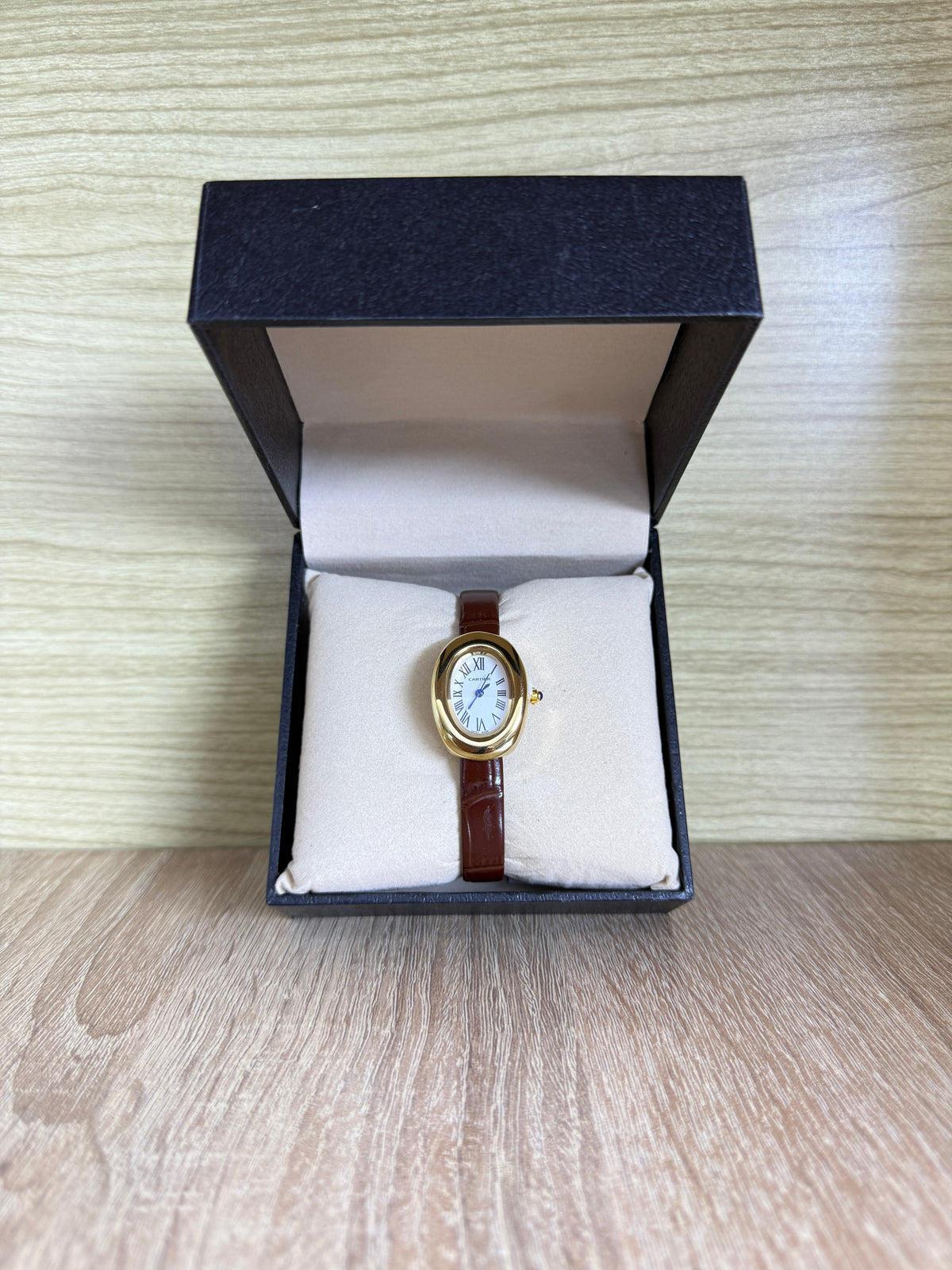CARTIER FEMMES OVAL CUIR BOITE SIMPLE