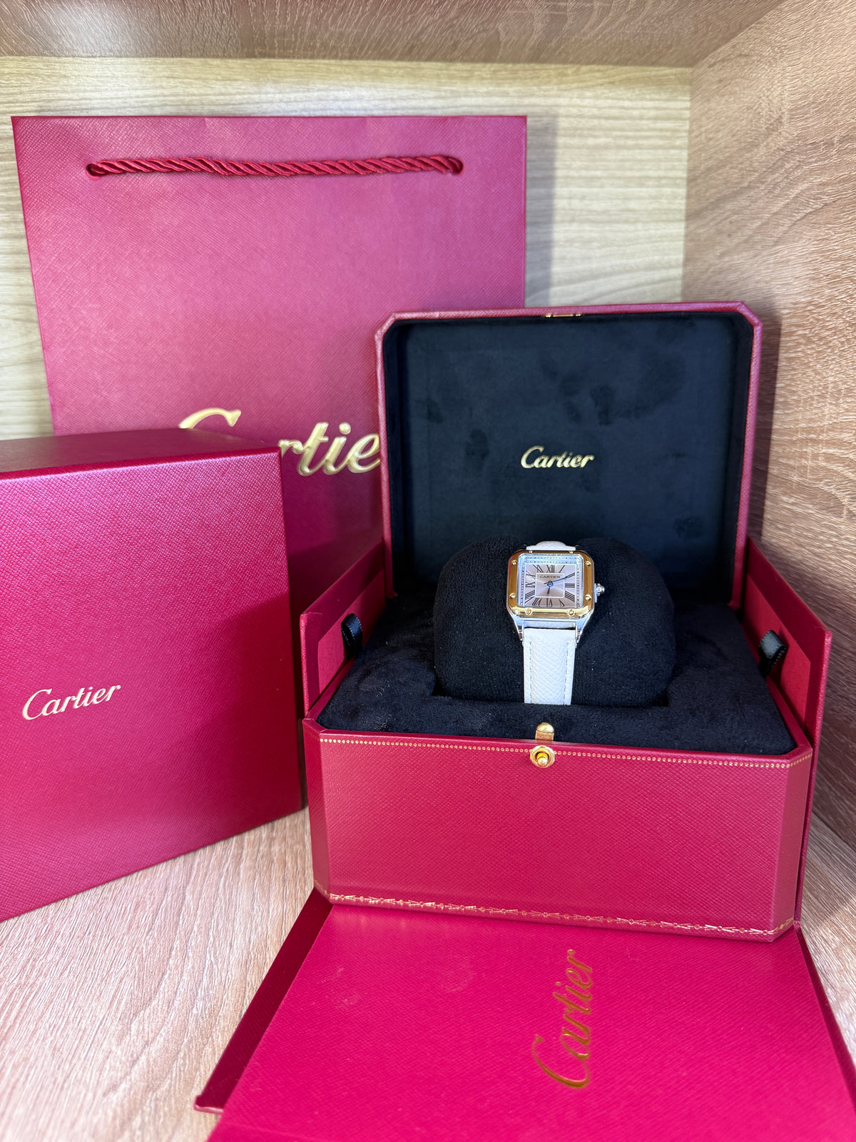 CARTIER SANTOS FEMMES CARRE CUIR AVEC COFFRET