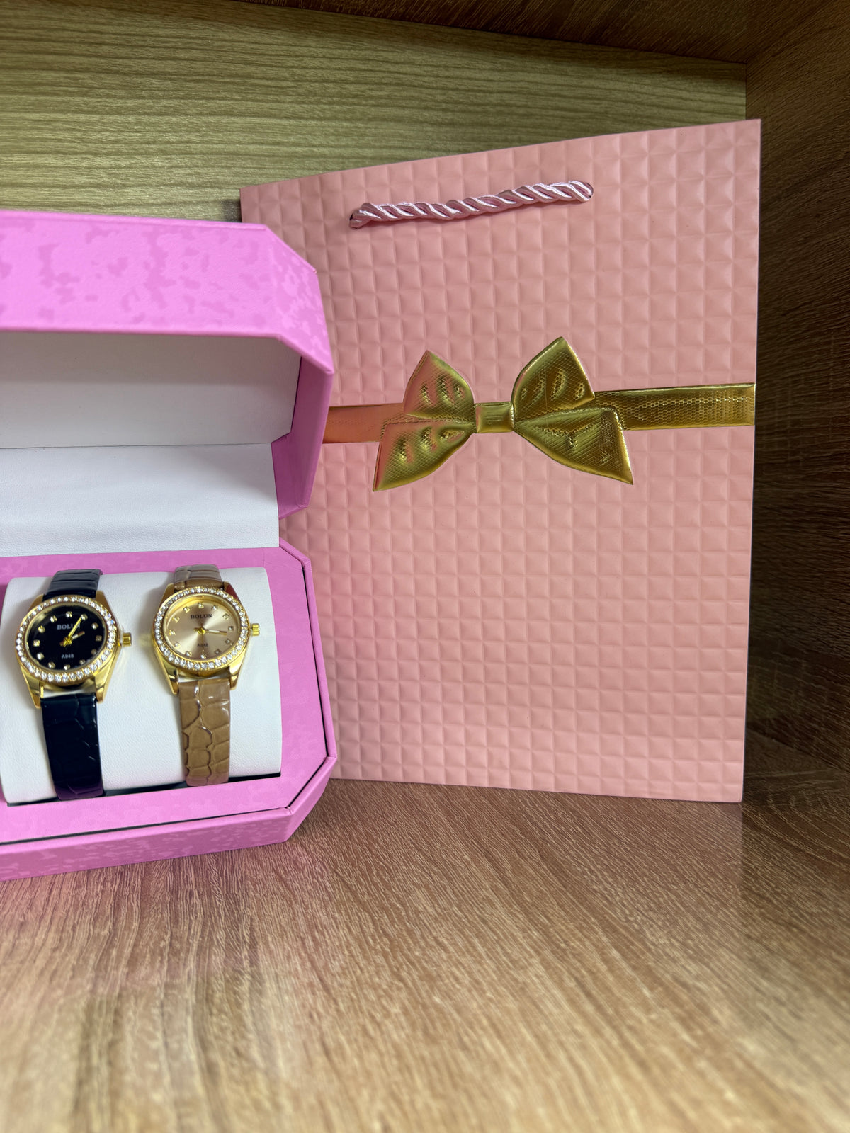 PACK FEMMES ROSE 3 MONTRES AVEC SACHET