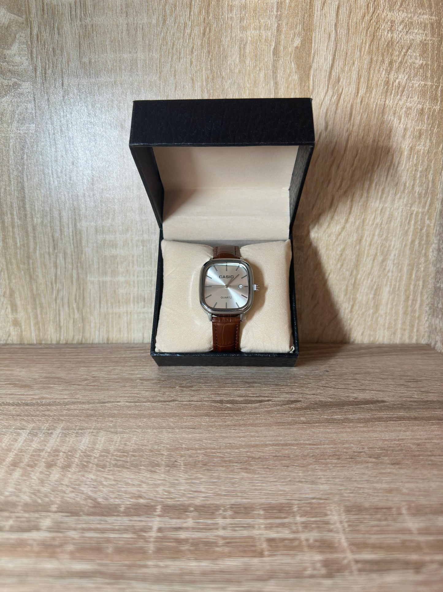 CASIO CARRÉ CUIR