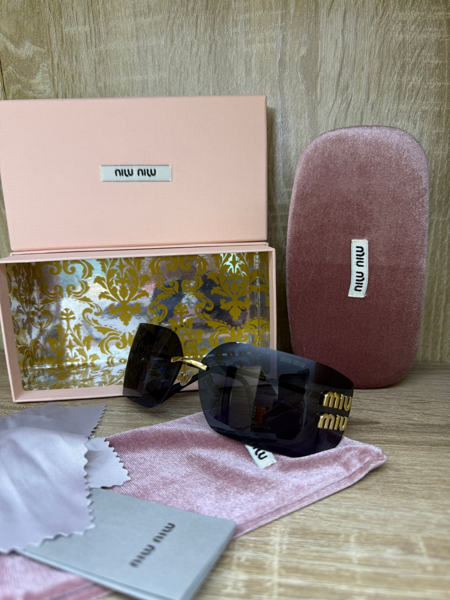 LUNETTES MIUMIU FEMMES 4 NOIR AVEC PACKAGING