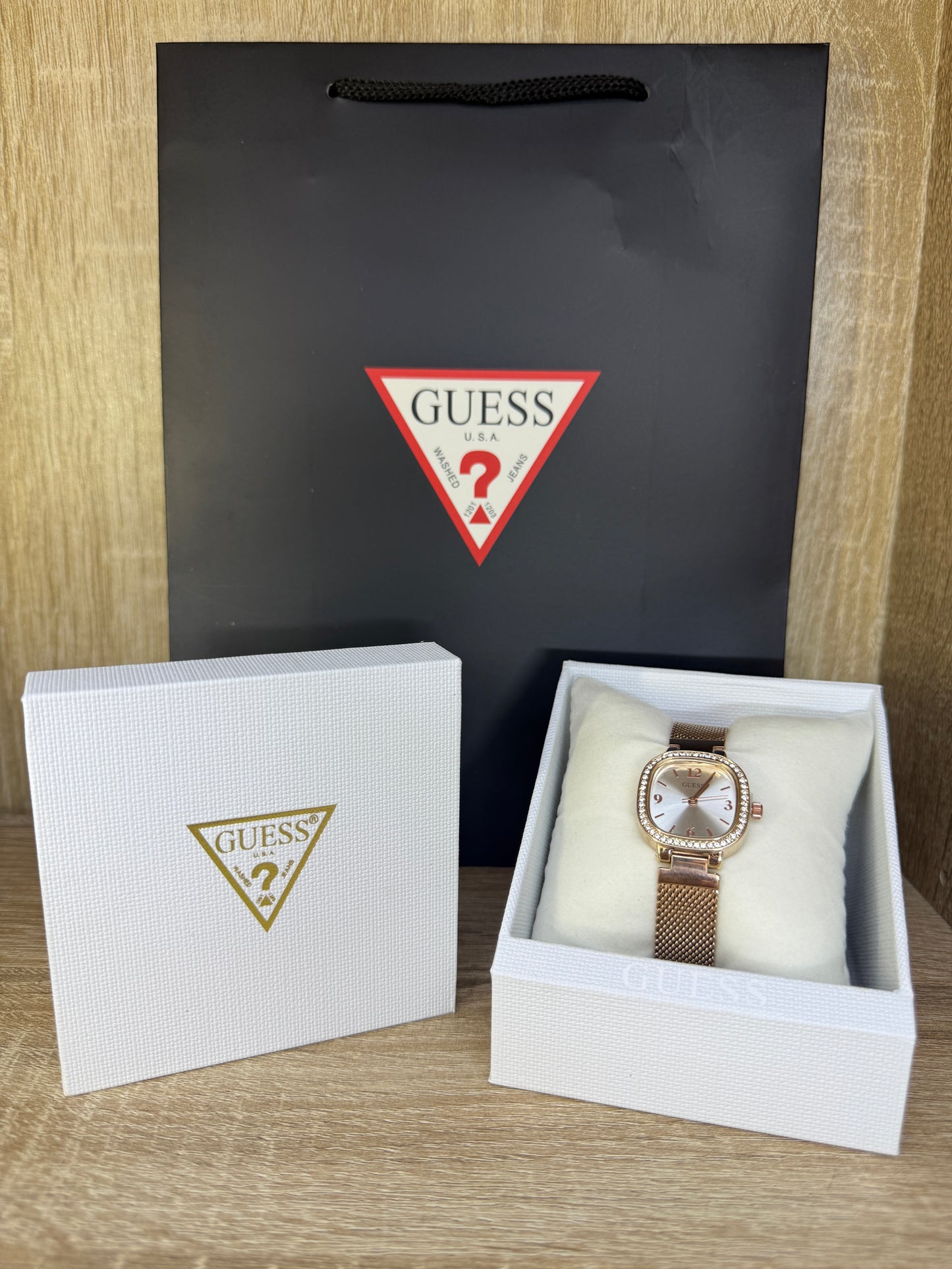 GUESS FEMMES AVEC COFFRET