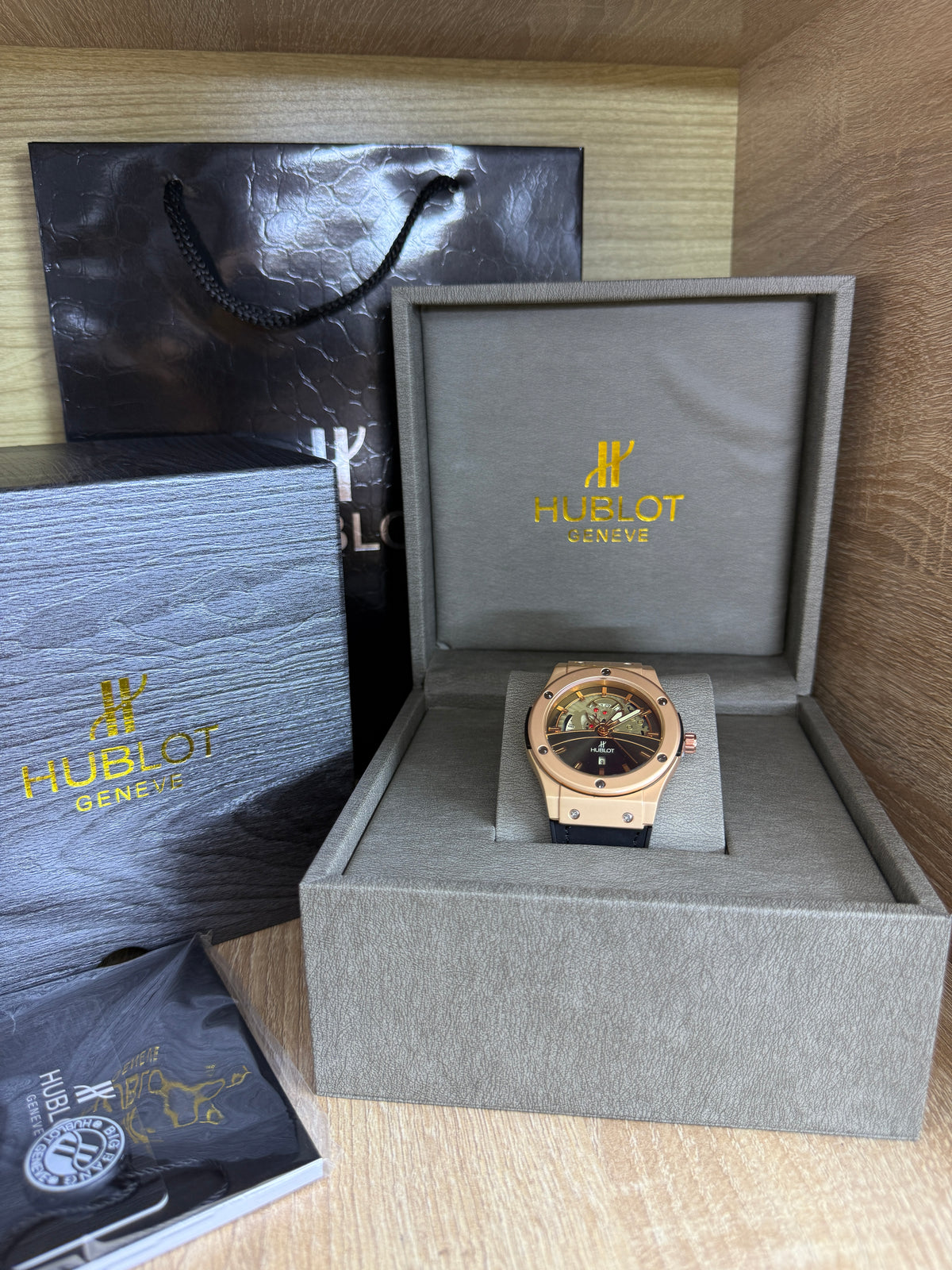HUBLOT SKELETONE HOMMES AVEC COFFRET