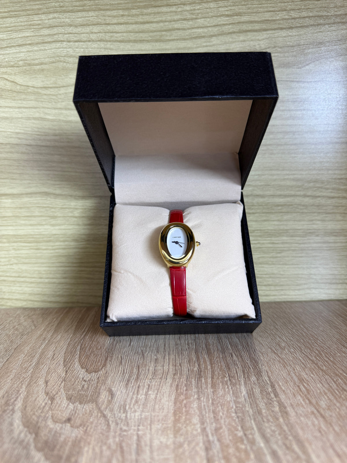 CARTIER FEMMES OVAL CUIR 2 BOITE SIMPLE
