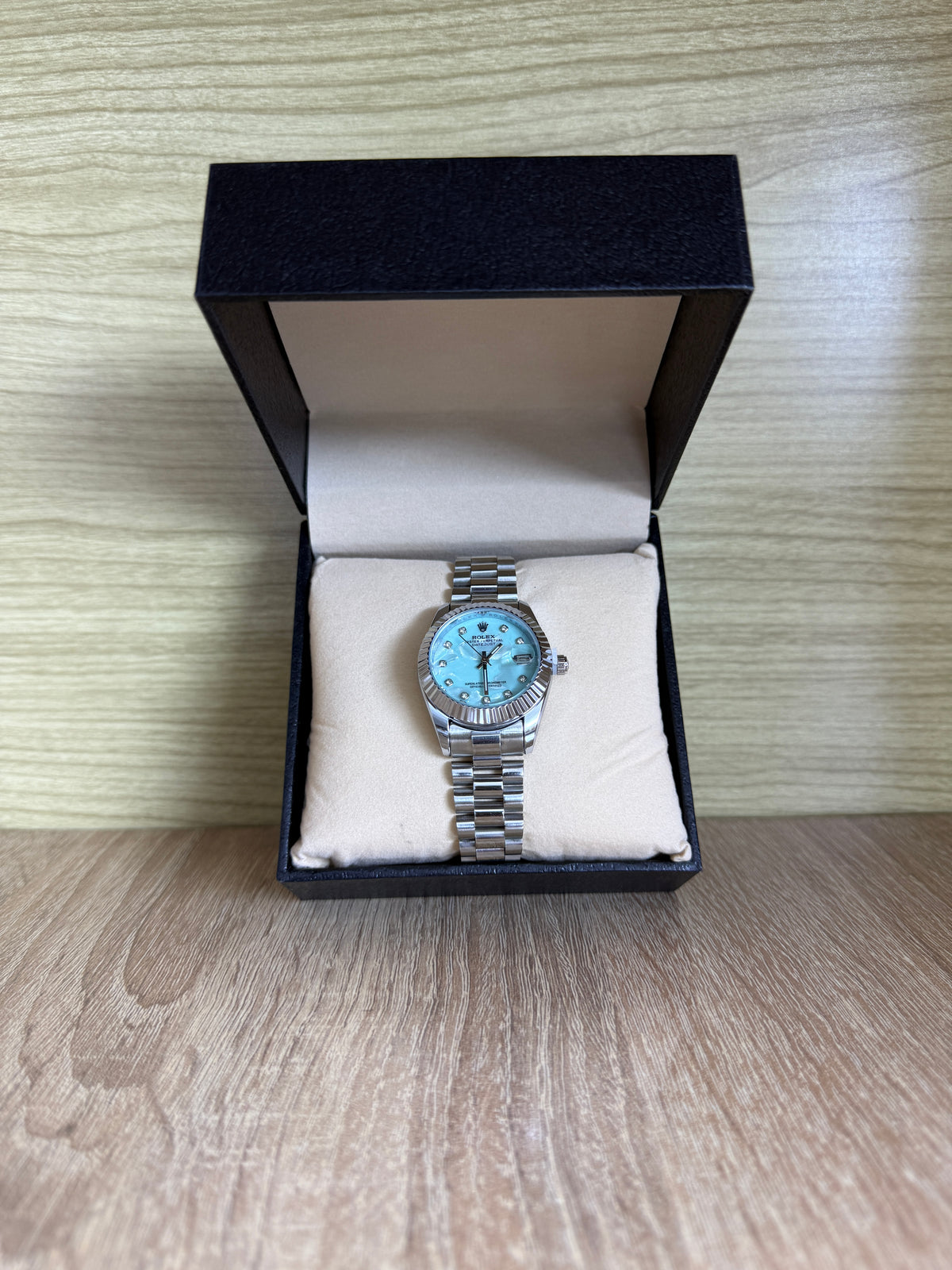 ROLEX FEMMES GRIS TABLEAU BLEU CIEL BOITE SIMPLE