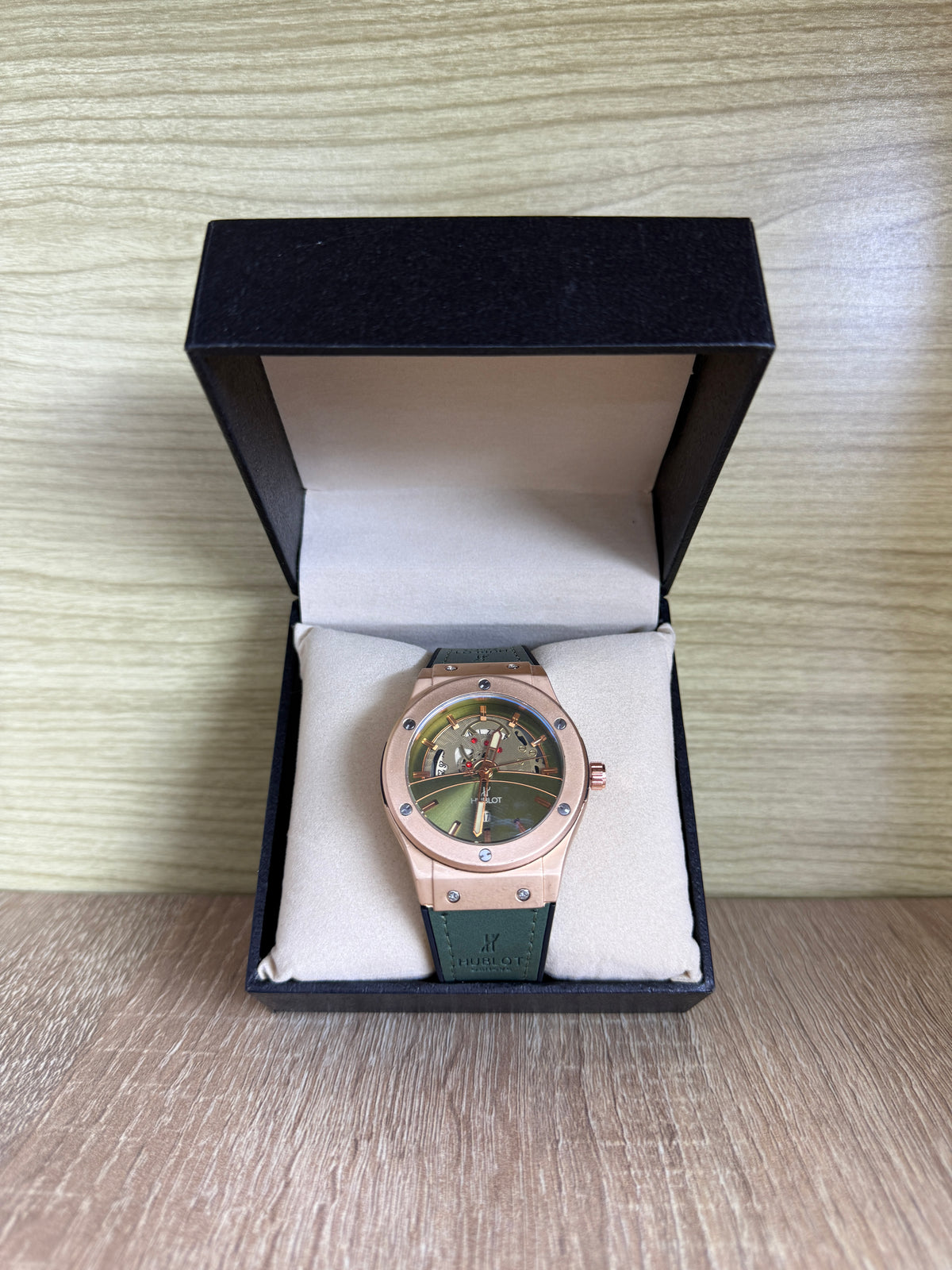 HUBLOT SKELETONE HOMMES BOITE SIMPLE