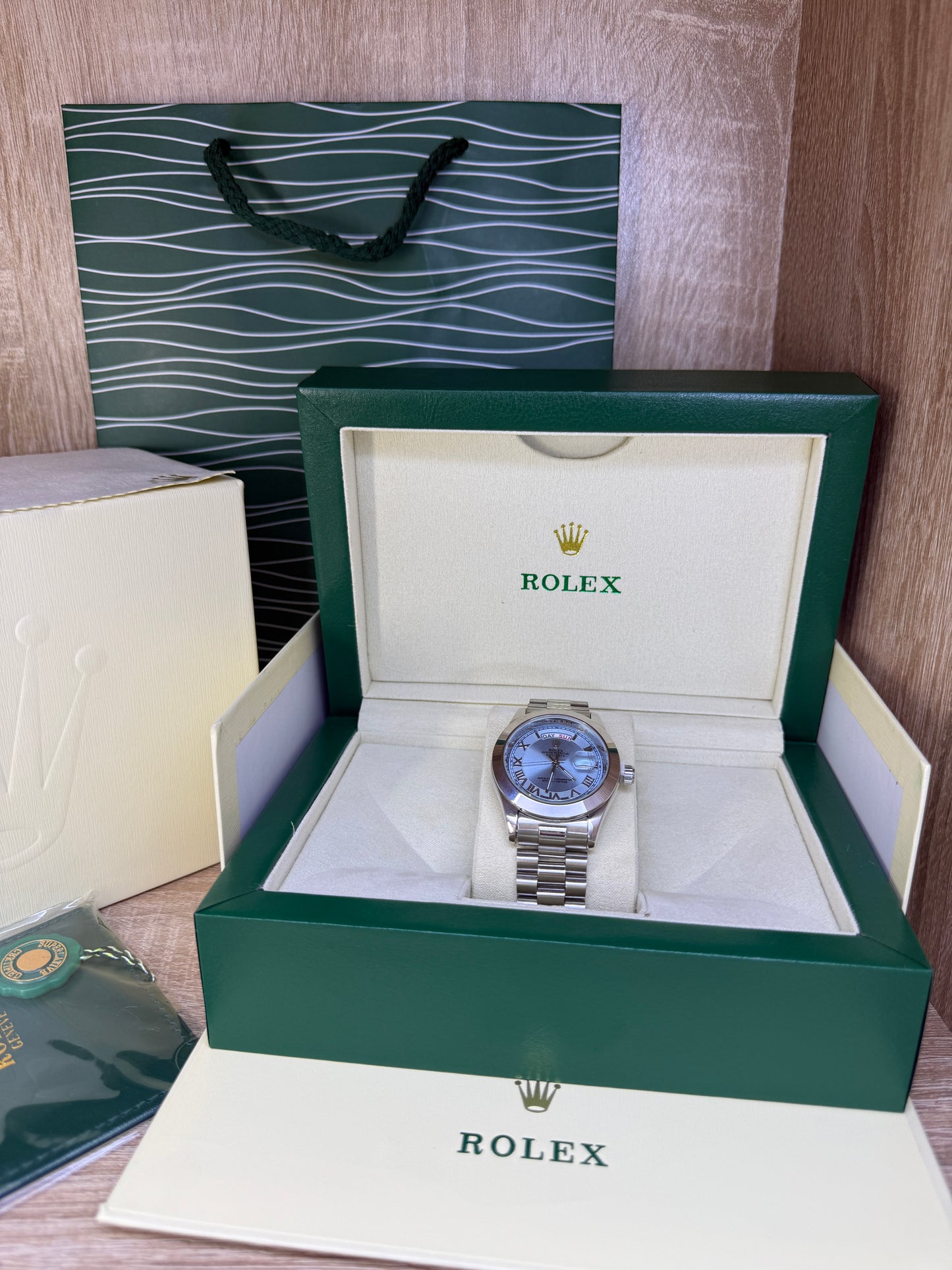 ROLEX HOMMES CHIFFRE ROMAIN AVEC COFFRET