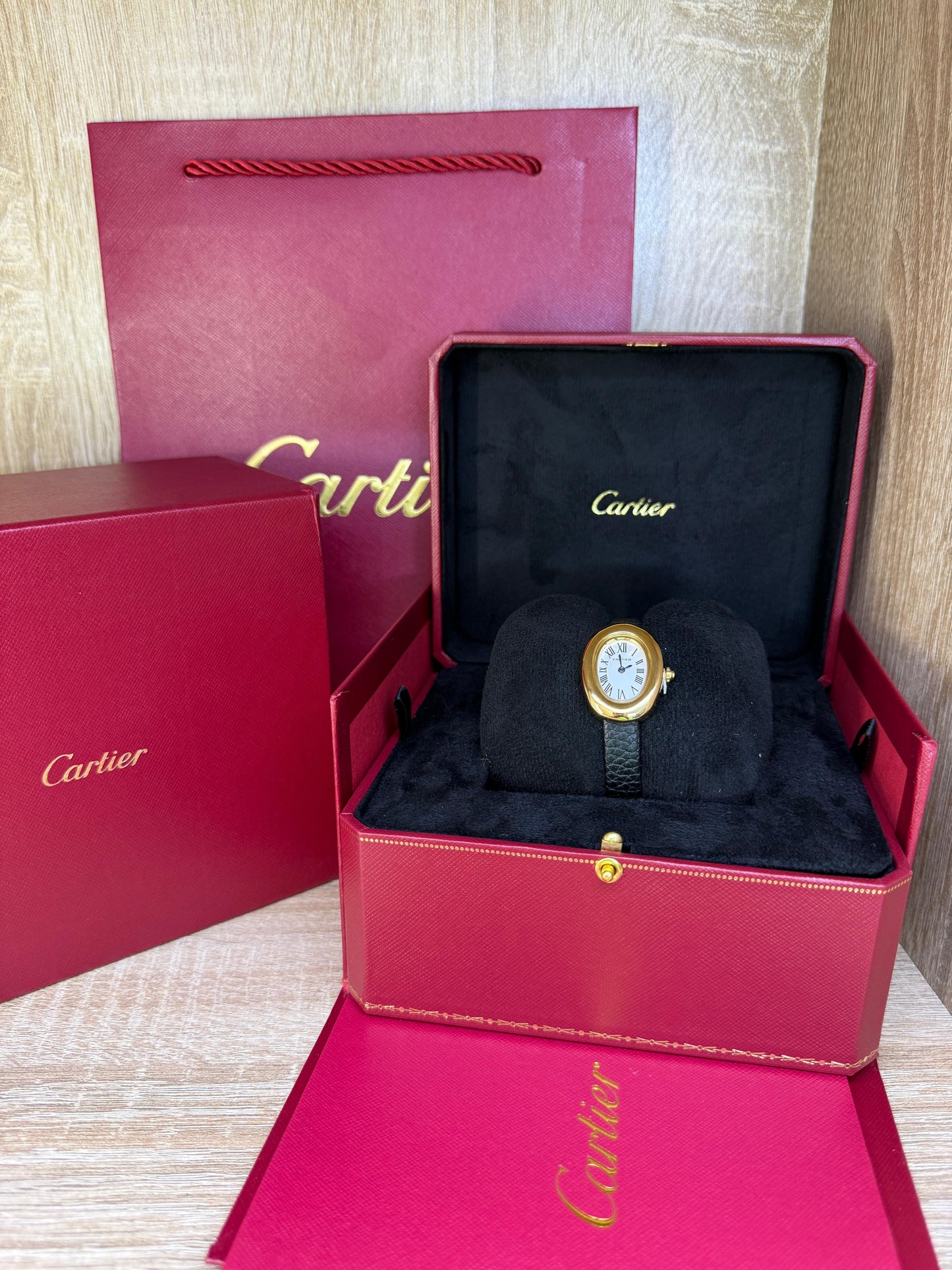 CARTIER FEMMES OVAL CUIR COFFRET