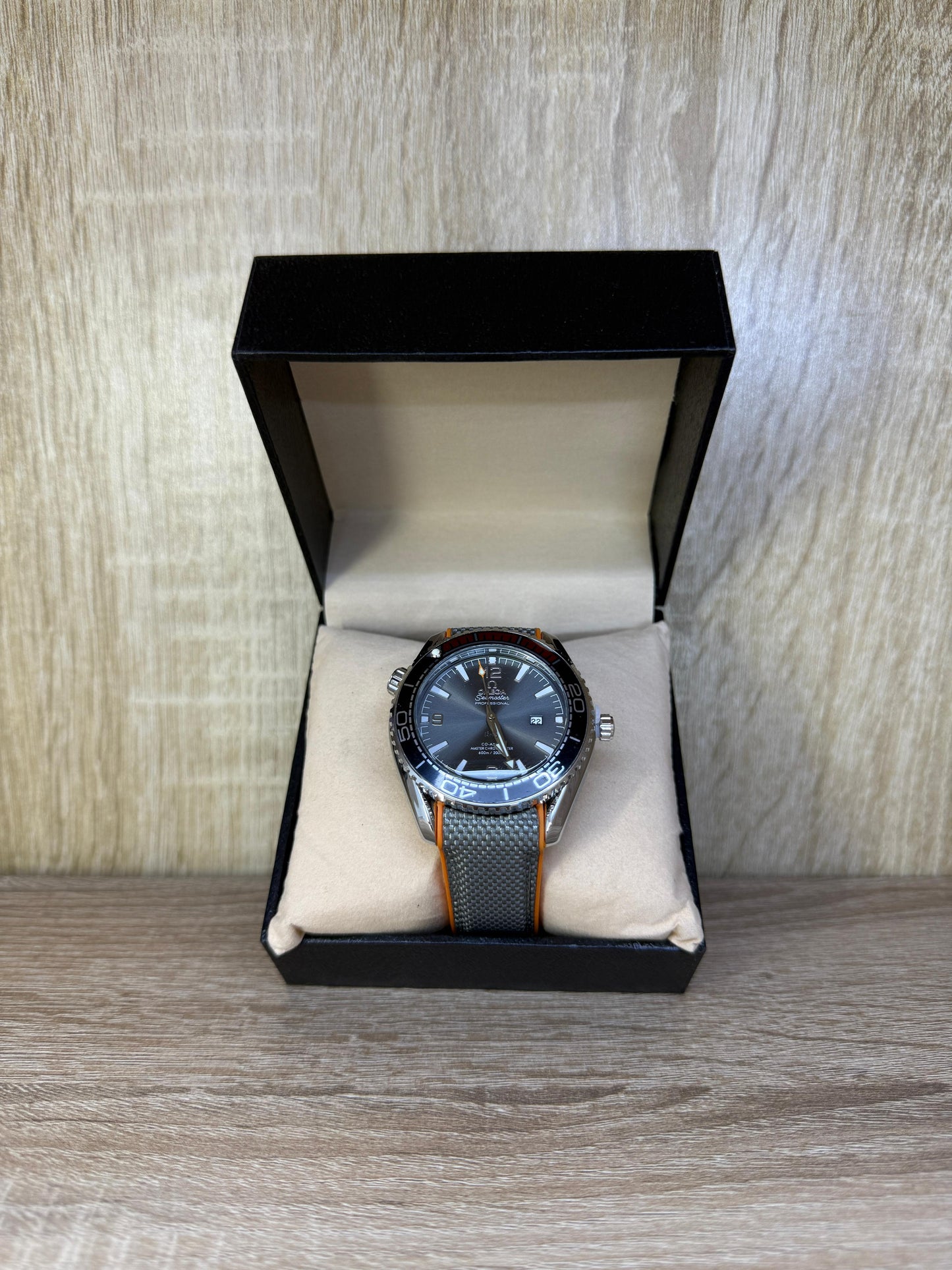 OMEGA HOMMES 2026