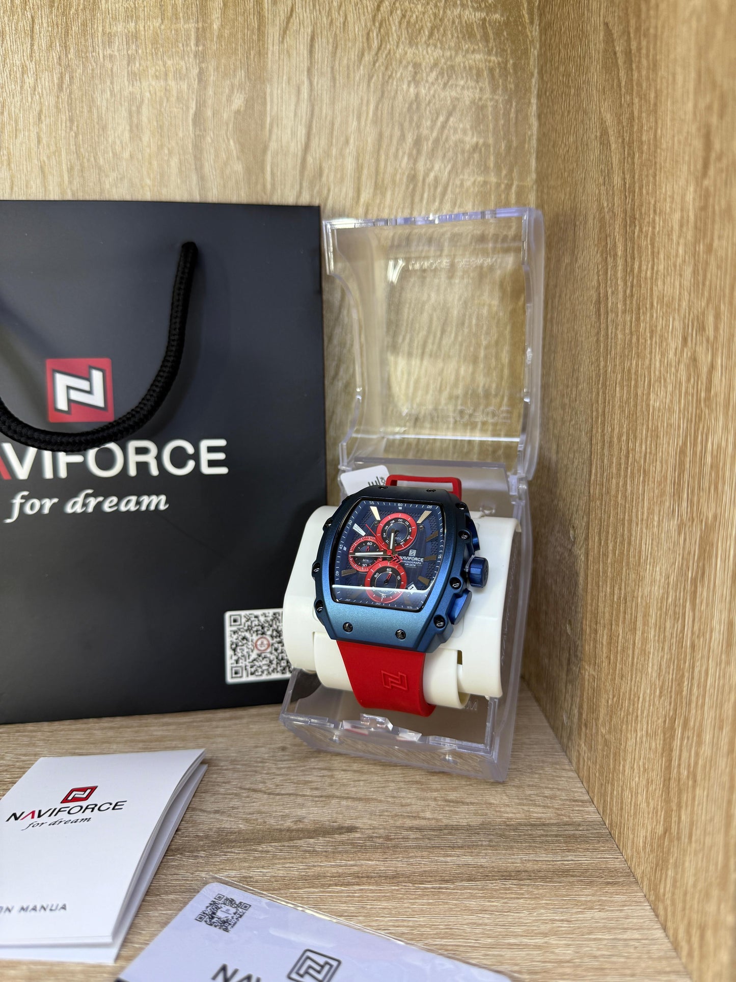 NAVIFORCE ROUGE AVEC PACKAGING