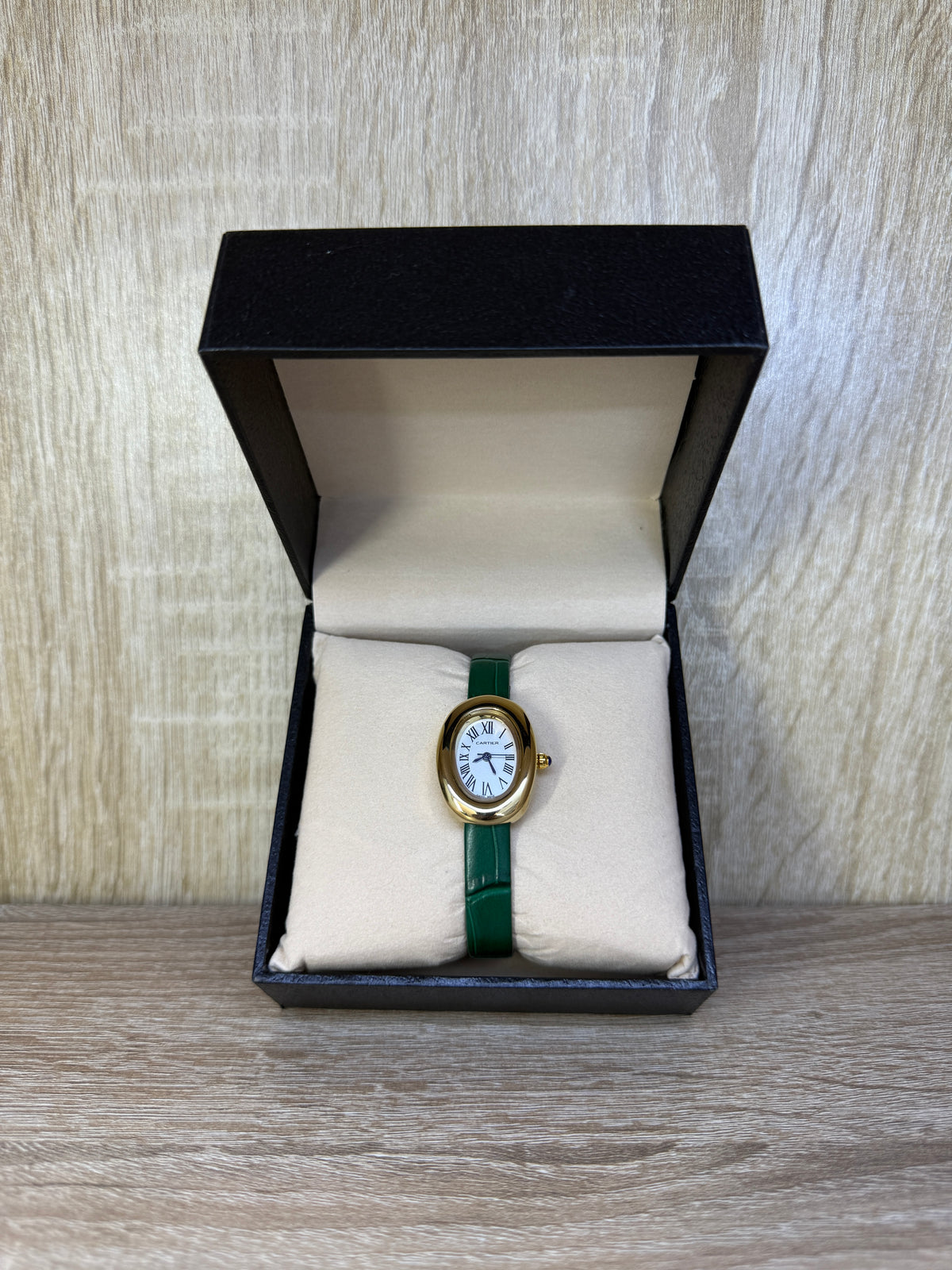 CARTIER FEMMES OVAL CUIR BOITE SIMPLE